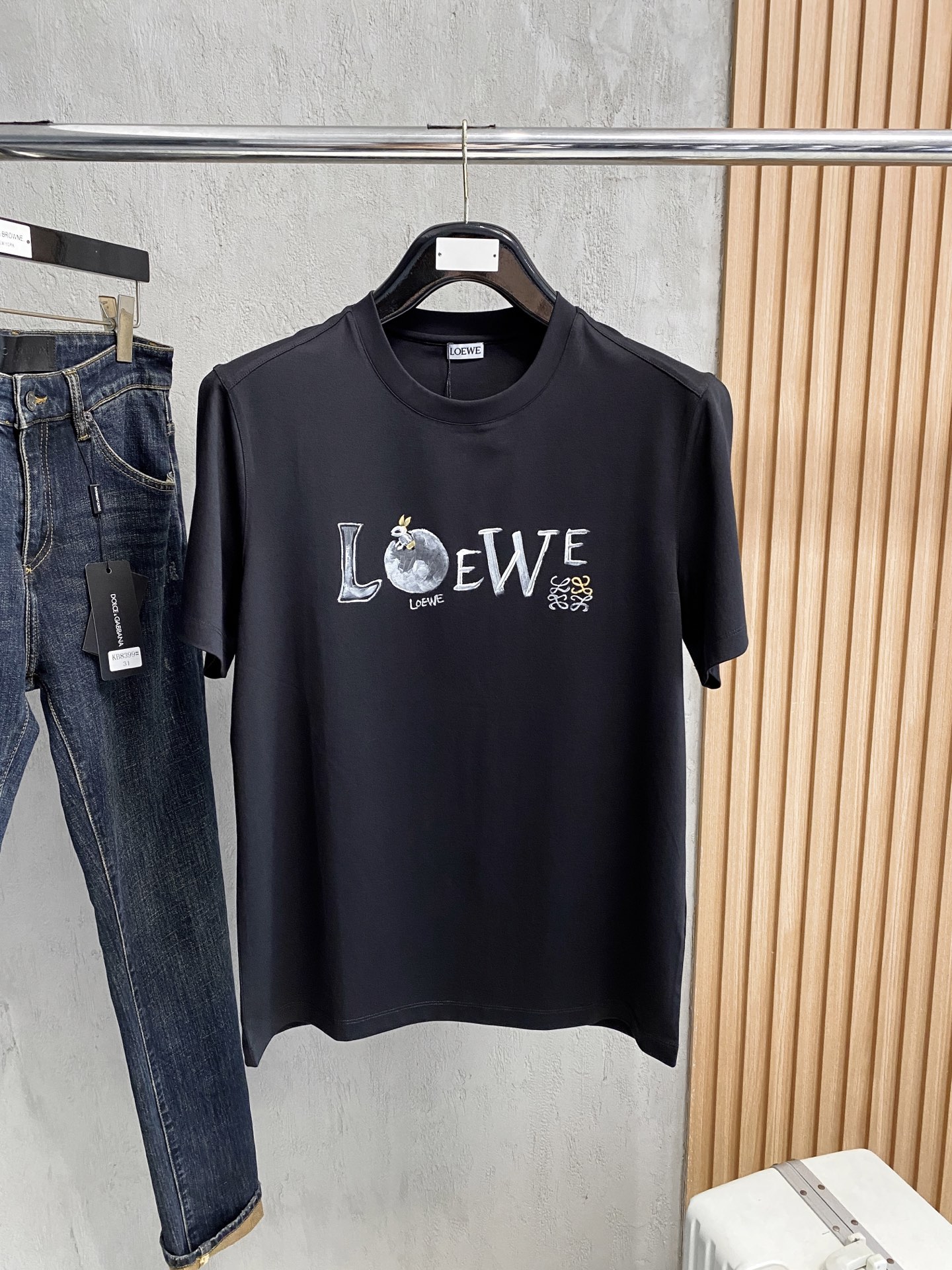  路易威登 2025春夏新款首发专柜最新款圆领短袖 高端订制 设计前卫时尚！品牌logo重工艺设计 高端