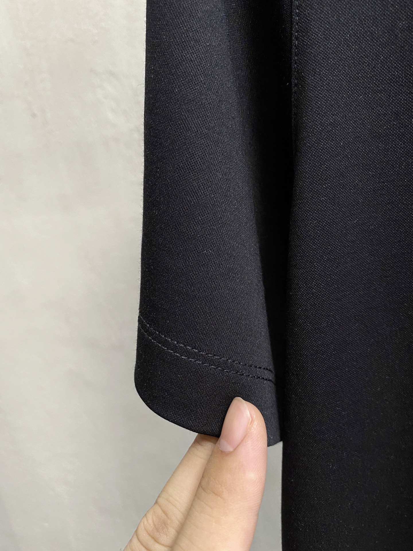  路易威登 2025春夏新款首发专柜最新款圆领短袖 高端订制 设计前卫时尚！品牌logo重工艺设计 高端