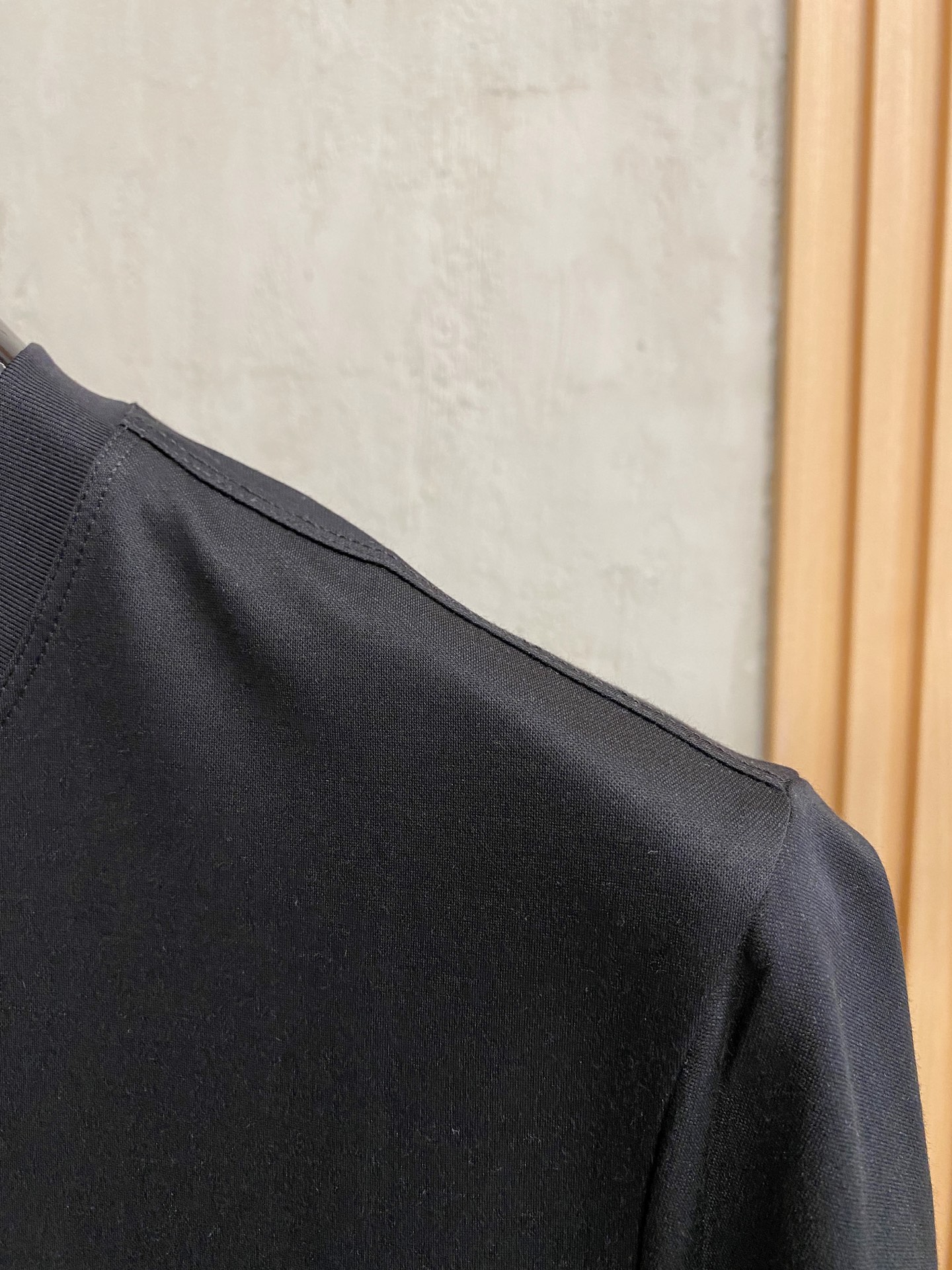  纪梵希 2025春夏新款首发专柜最新款圆领短袖 高端订制 设计前卫时尚！品牌logo重工艺设计 高端定