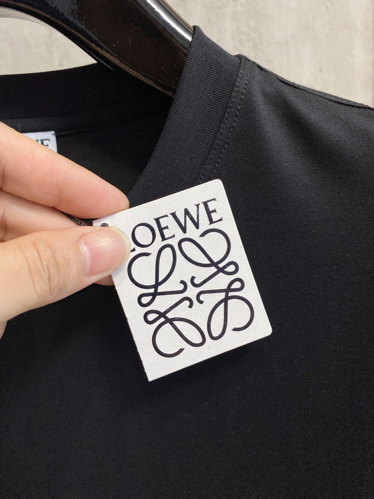  纪梵希 2025春夏新款首发专柜最新款圆领短袖 高端订制 设计前卫时尚！品牌logo重工艺设计 高端定