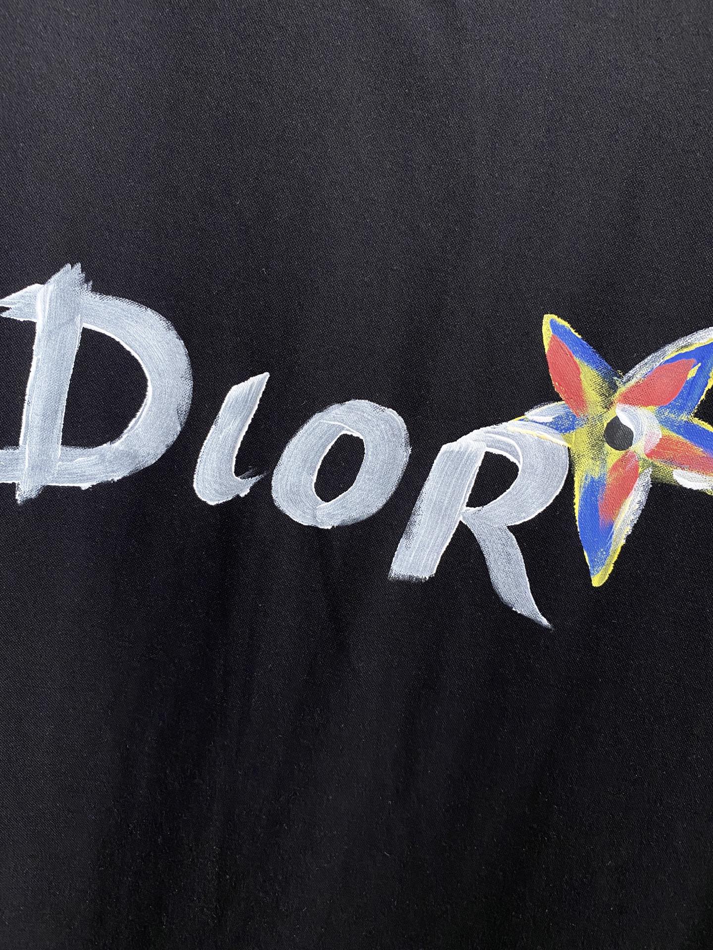  迪奥 2025春夏新款首发专柜最新款圆领短袖 高端订制 设计前卫时尚！品牌logo重工艺设计 高端定制