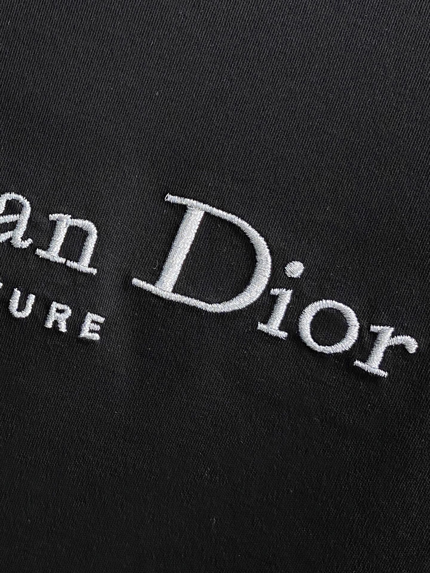  迪奥 2025春夏新款首发专柜最新款圆领短袖 高端订制 设计前卫时尚！品牌logo重工艺设计 高端定制