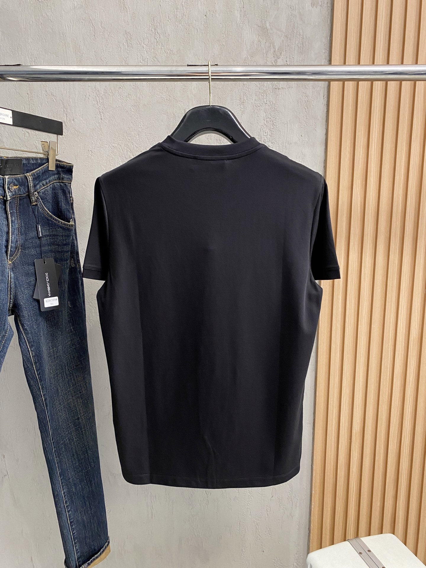  1v 路易威登 2025春夏新款首发专柜最新款圆领短袖 高端订制 设计前卫时尚！品牌logo重工艺设计