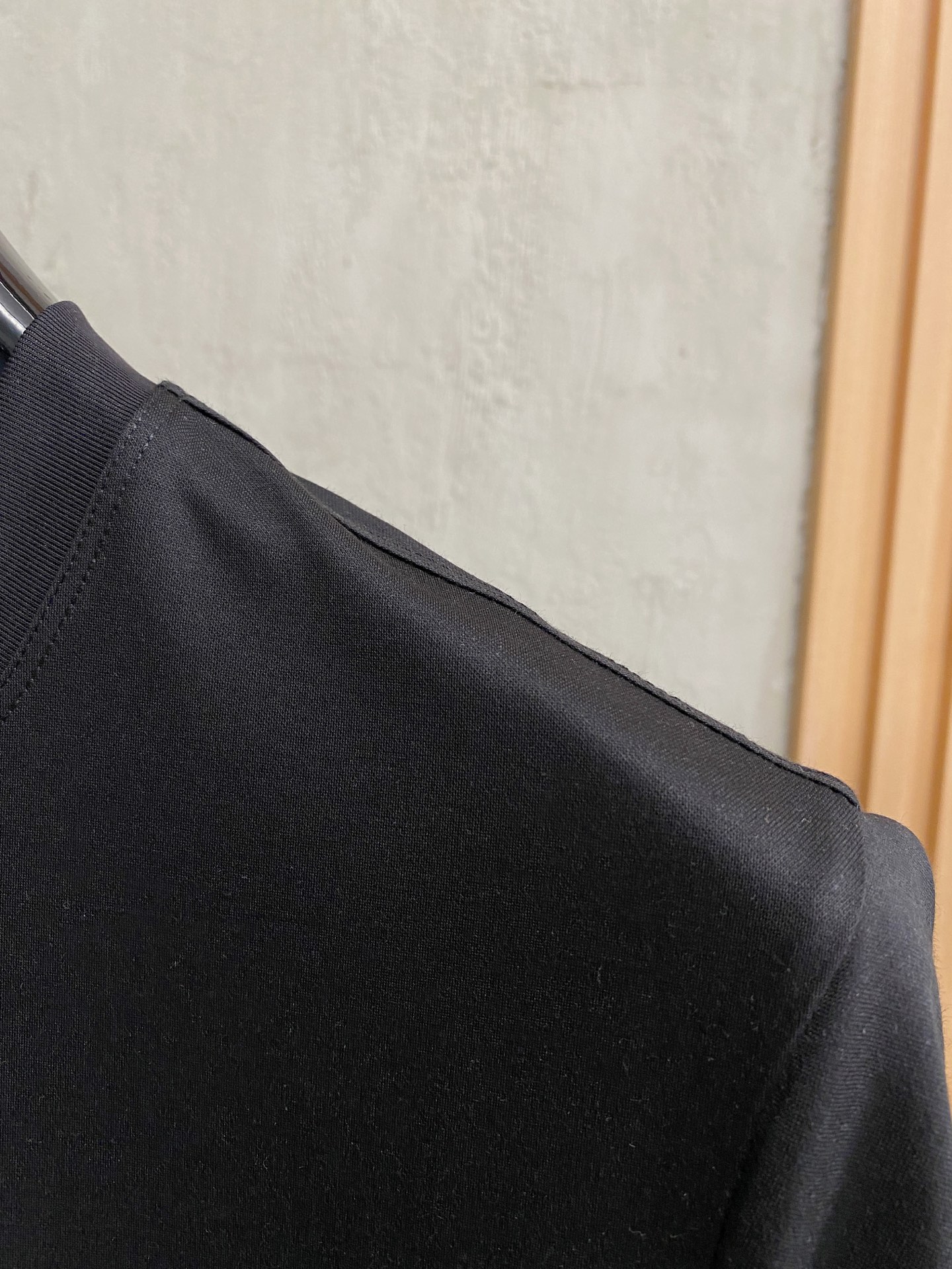  纪梵希 2025春夏新款首发专柜最新款圆领短袖 高端订制 设计前卫时尚！品牌logo重工艺设计 高端定