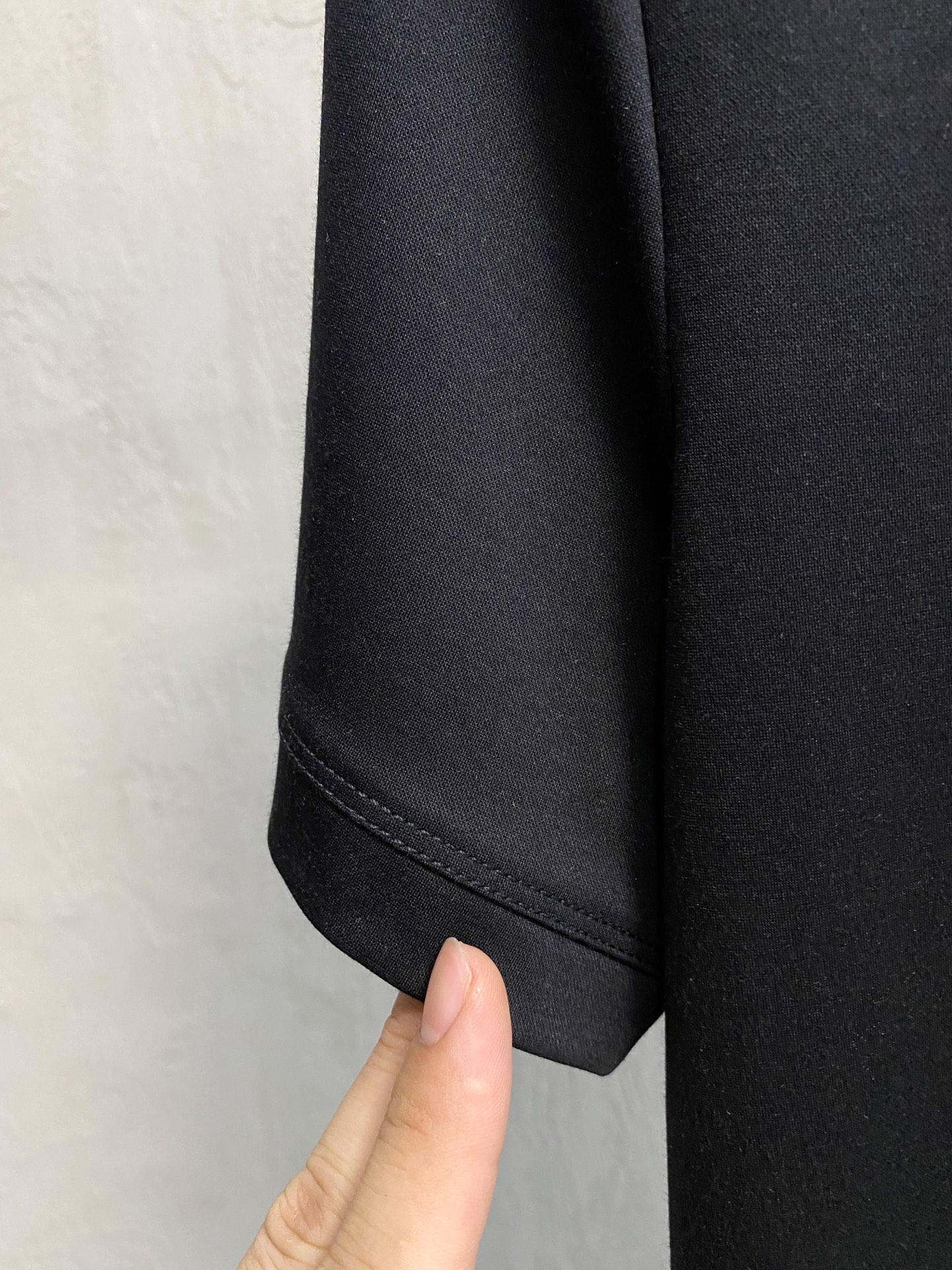  纪梵希 2025春夏新款首发专柜最新款圆领短袖 高端订制 设计前卫时尚！品牌logo重工艺设计 高端定