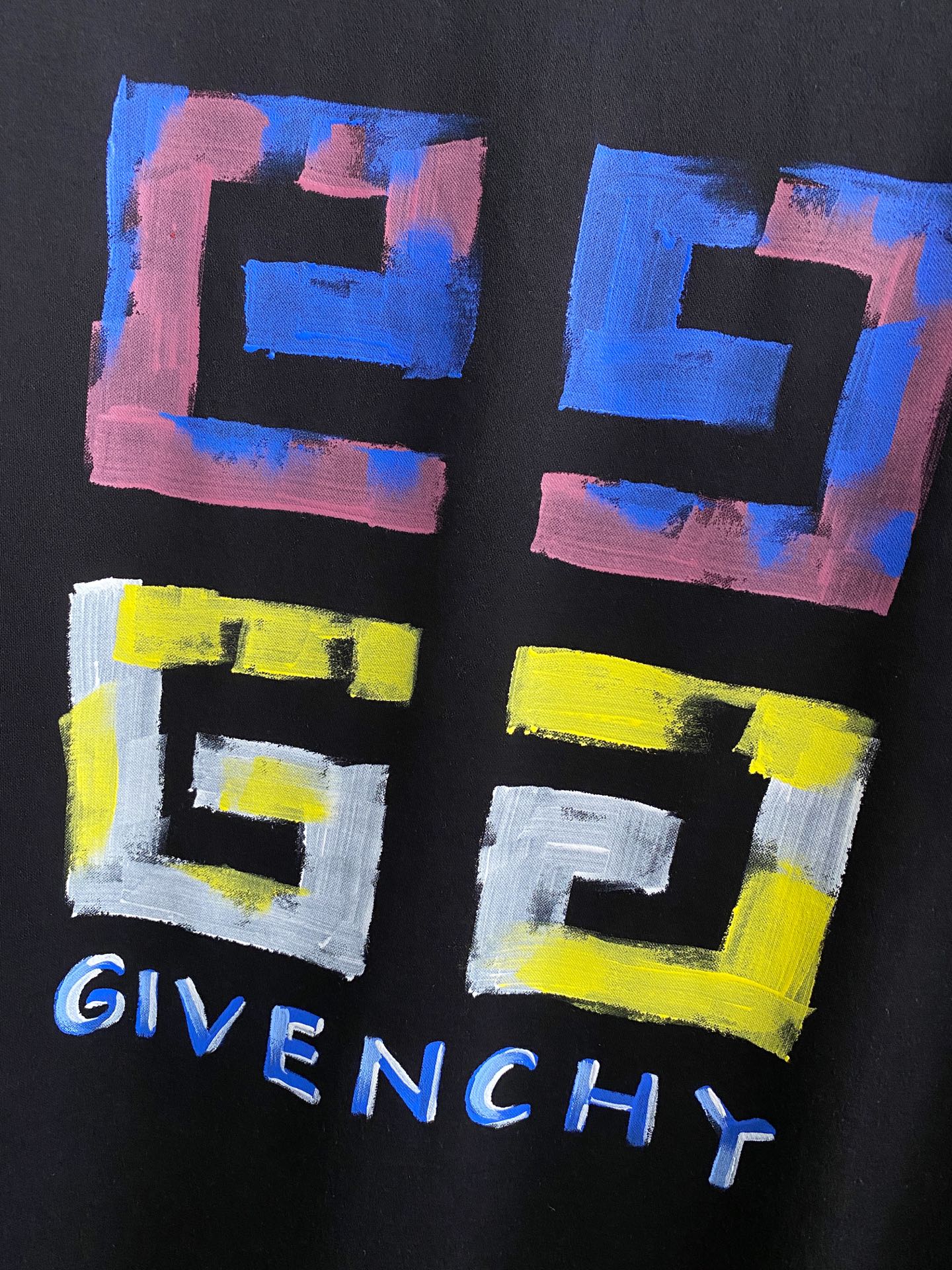  纪梵希 2025春夏新款首发专柜最新款圆领短袖 高端订制 设计前卫时尚！品牌logo重工艺设计 高端定