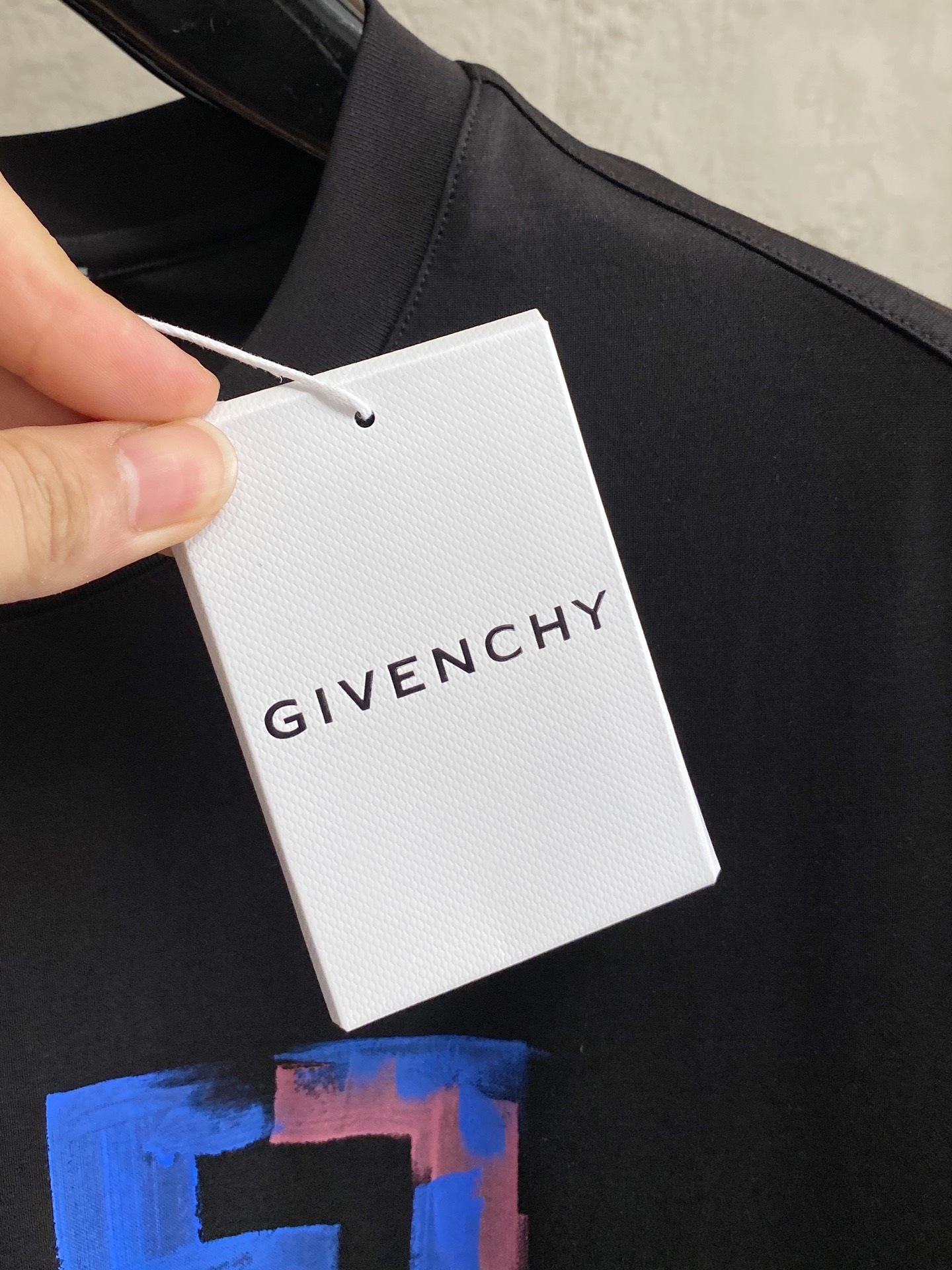  纪梵希 2025春夏新款首发专柜最新款圆领短袖 高端订制 设计前卫时尚！品牌logo重工艺设计 高端定