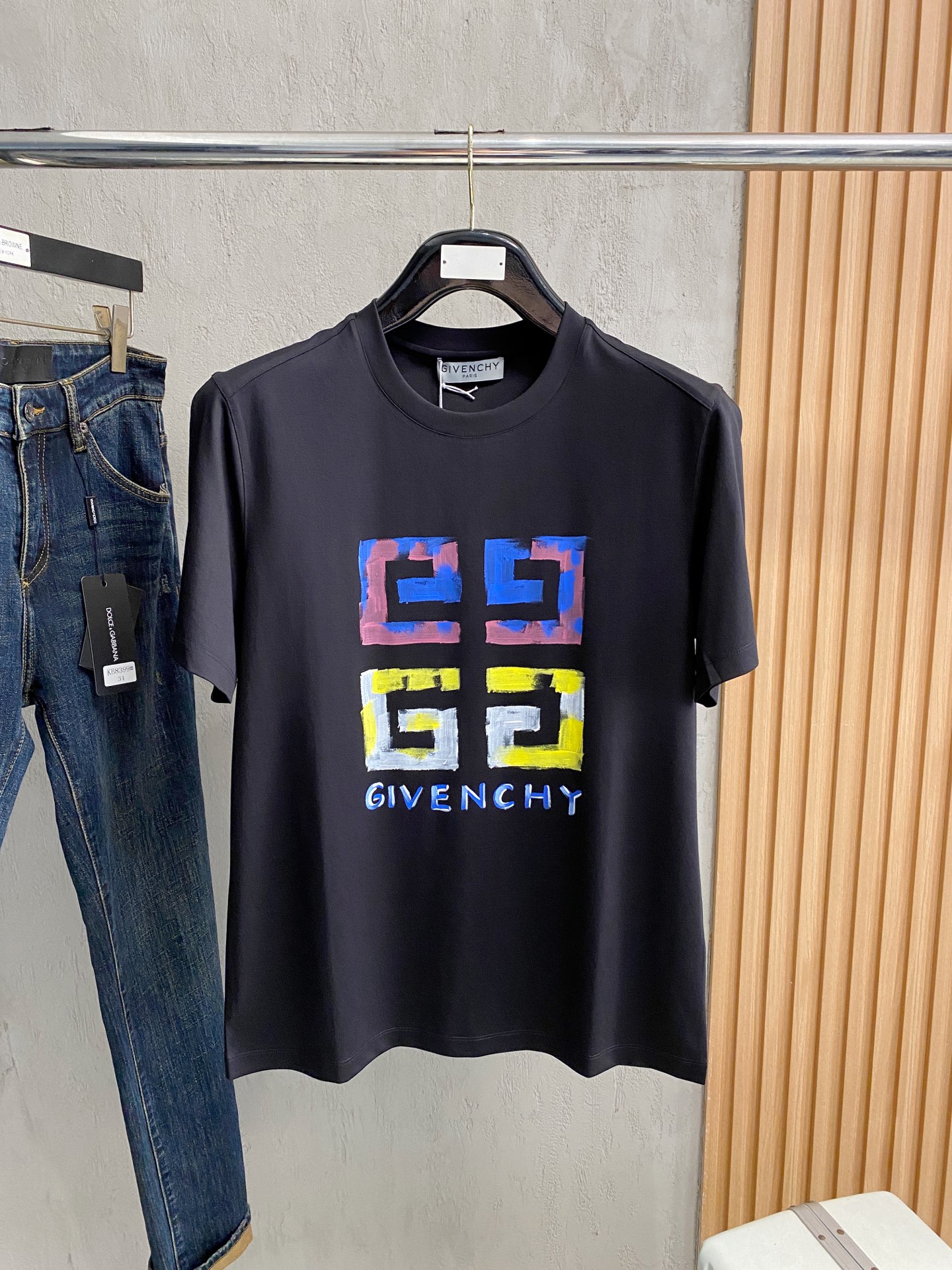  纪梵希 2025春夏新款首发专柜最新款圆领短袖 高端订制 设计前卫时尚！品牌logo重工艺设计 高端定