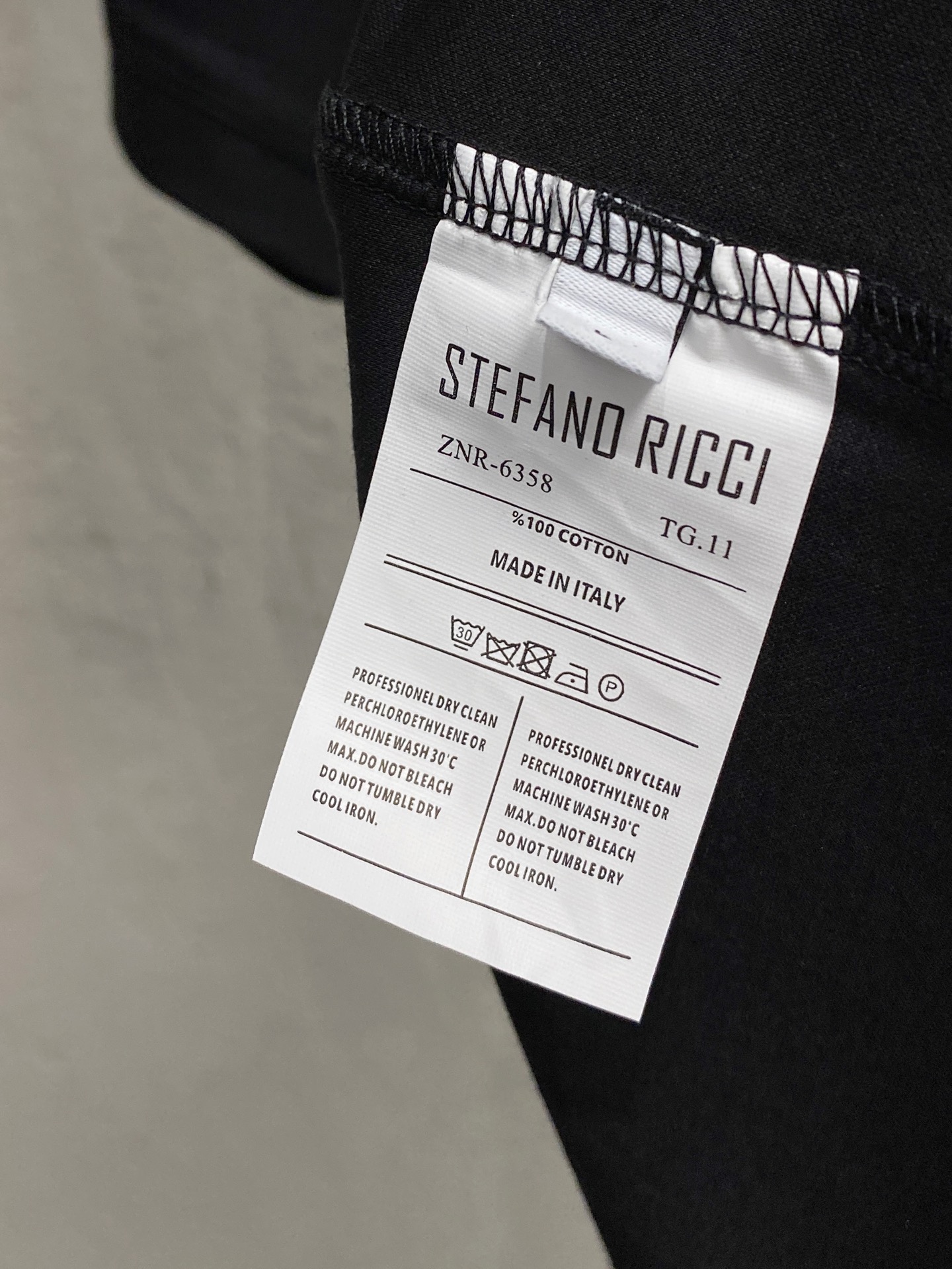  斯蒂芬 2025春夏新款首发专柜最新款圆领短袖 高端订制 设计前卫时尚！品牌logo重工艺设计 高端定