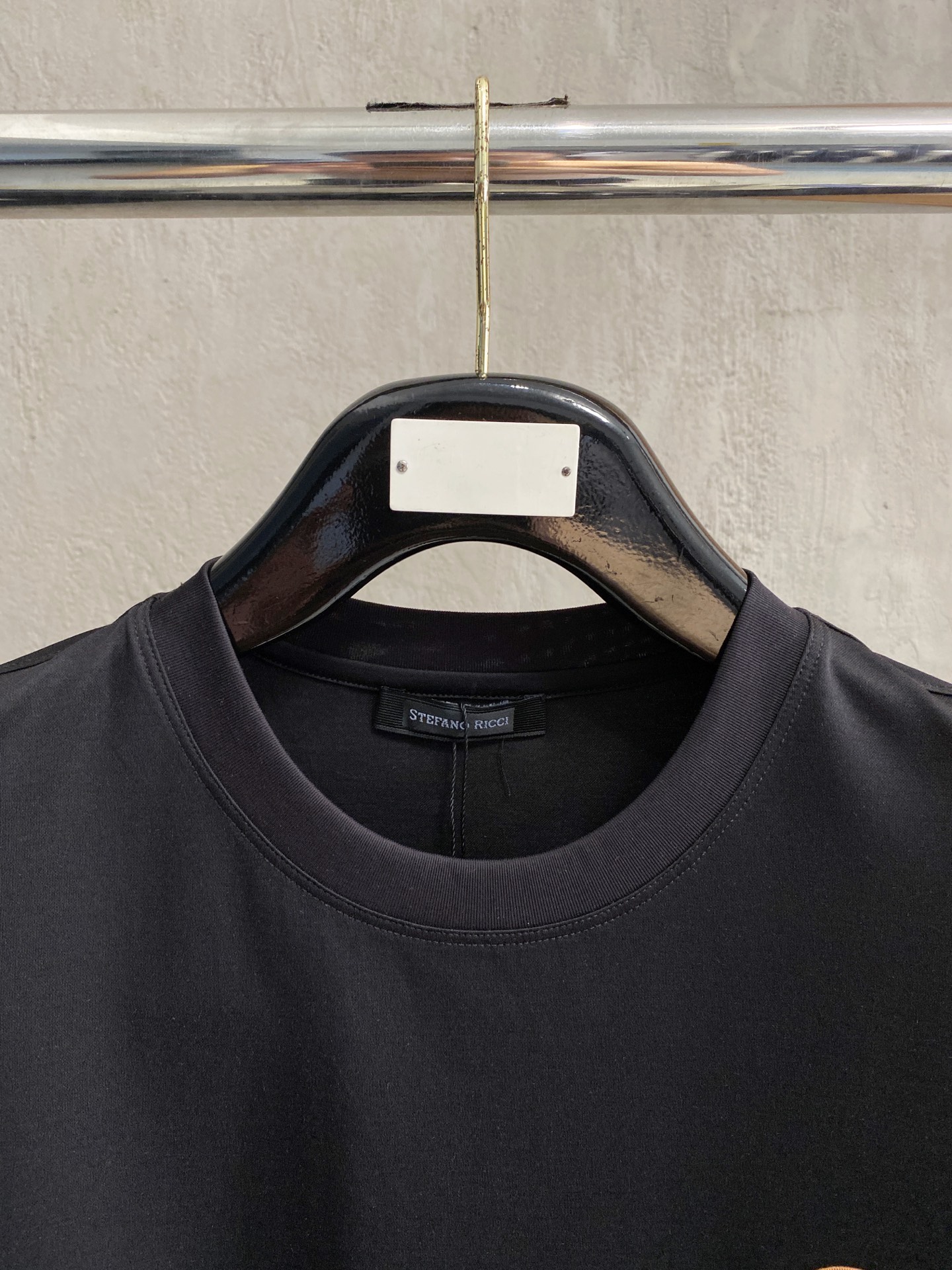  斯蒂芬 2025春夏新款首发专柜最新款圆领短袖 高端订制 设计前卫时尚！品牌logo重工艺设计 高端定