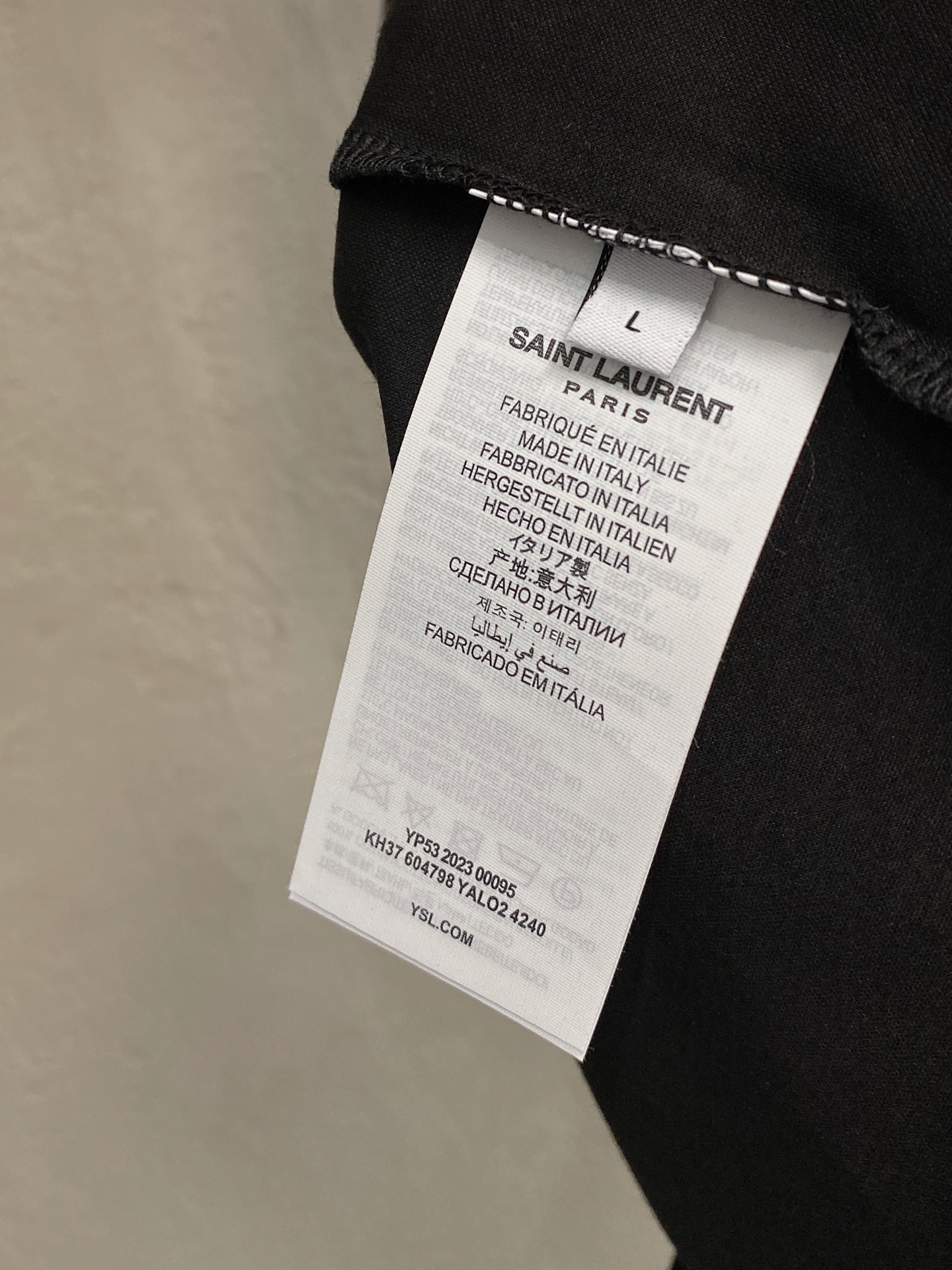  圣罗兰 2025春夏新款首发专柜最新款圆领短袖 高端订制 设计前卫时尚！品牌logo重工艺设计 高端定