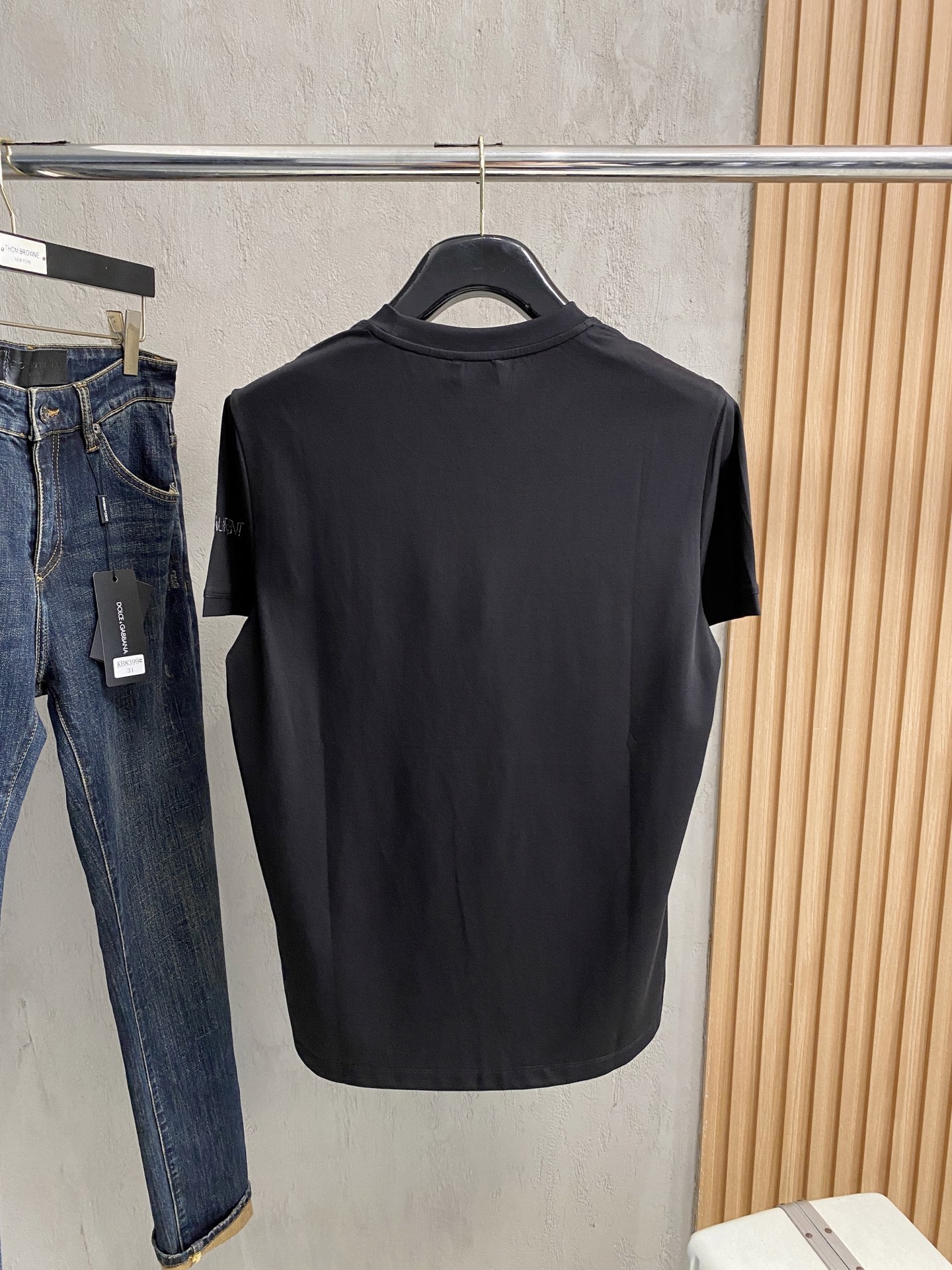  圣罗兰 2025春夏新款首发专柜最新款圆领短袖 高端订制 设计前卫时尚！品牌logo重工艺设计 高端定