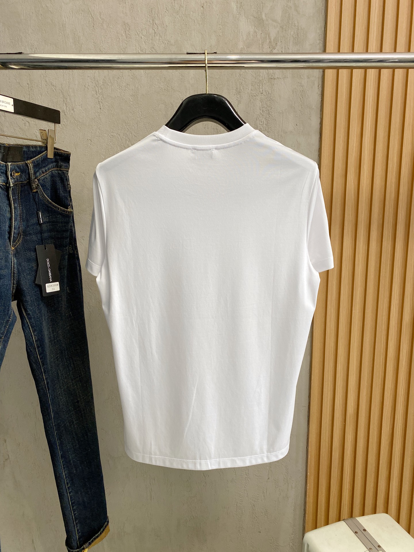  1v 路易威登 2025春夏新款首发专柜最新款圆领短袖 高端订制 设计前卫时尚！品牌logo重工艺设计