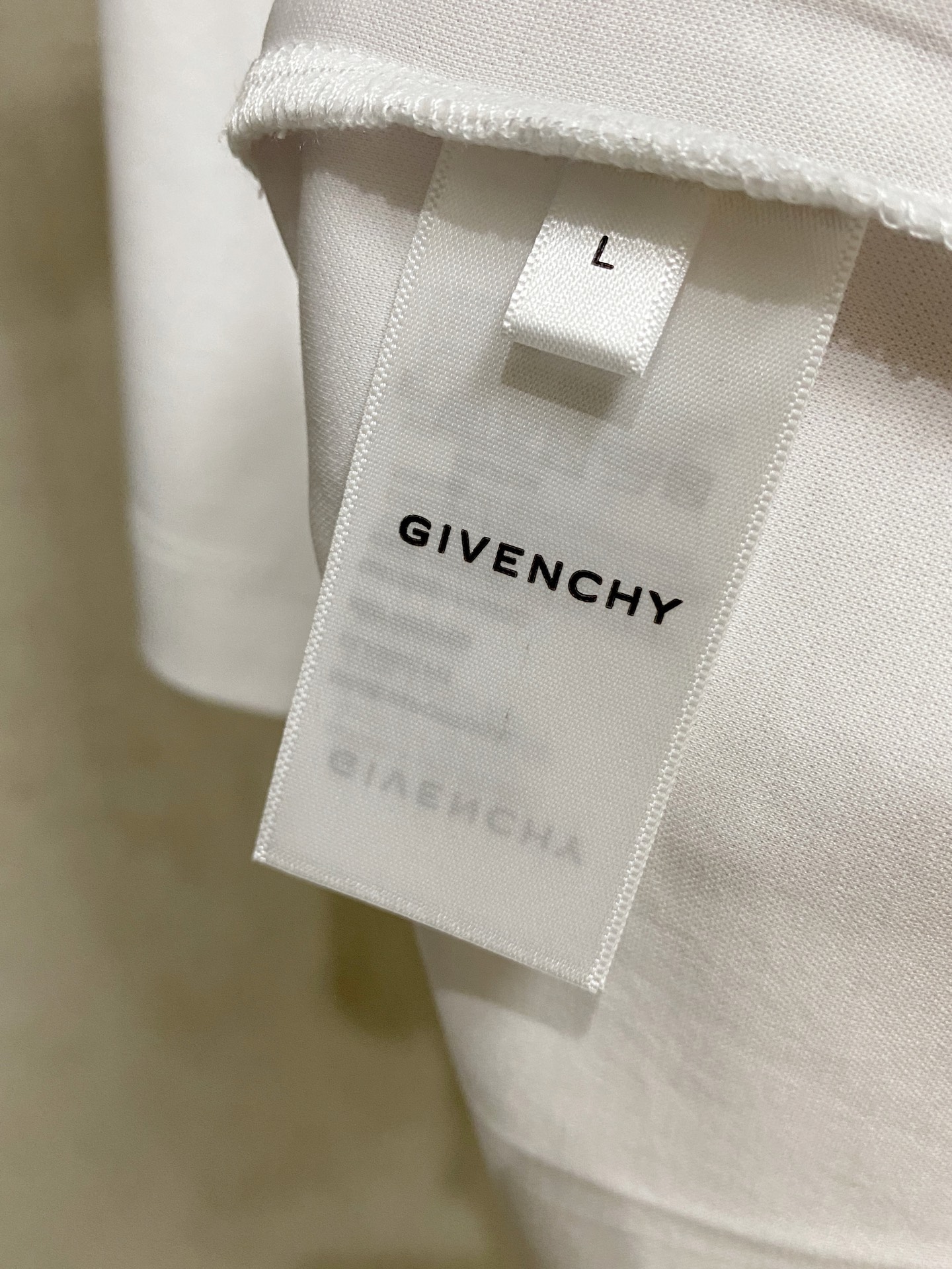  纪梵希 2025春夏新款首发专柜最新款圆领短袖 高端订制 设计前卫时尚！品牌logo重工艺设计 高端定