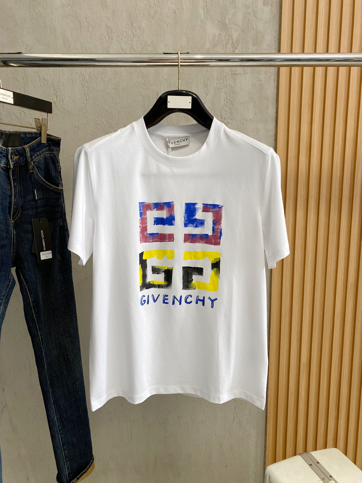  纪梵希 2025春夏新款首发专柜最新款圆领短袖 高端订制 设计前卫时尚！品牌logo重工艺设计 高端定