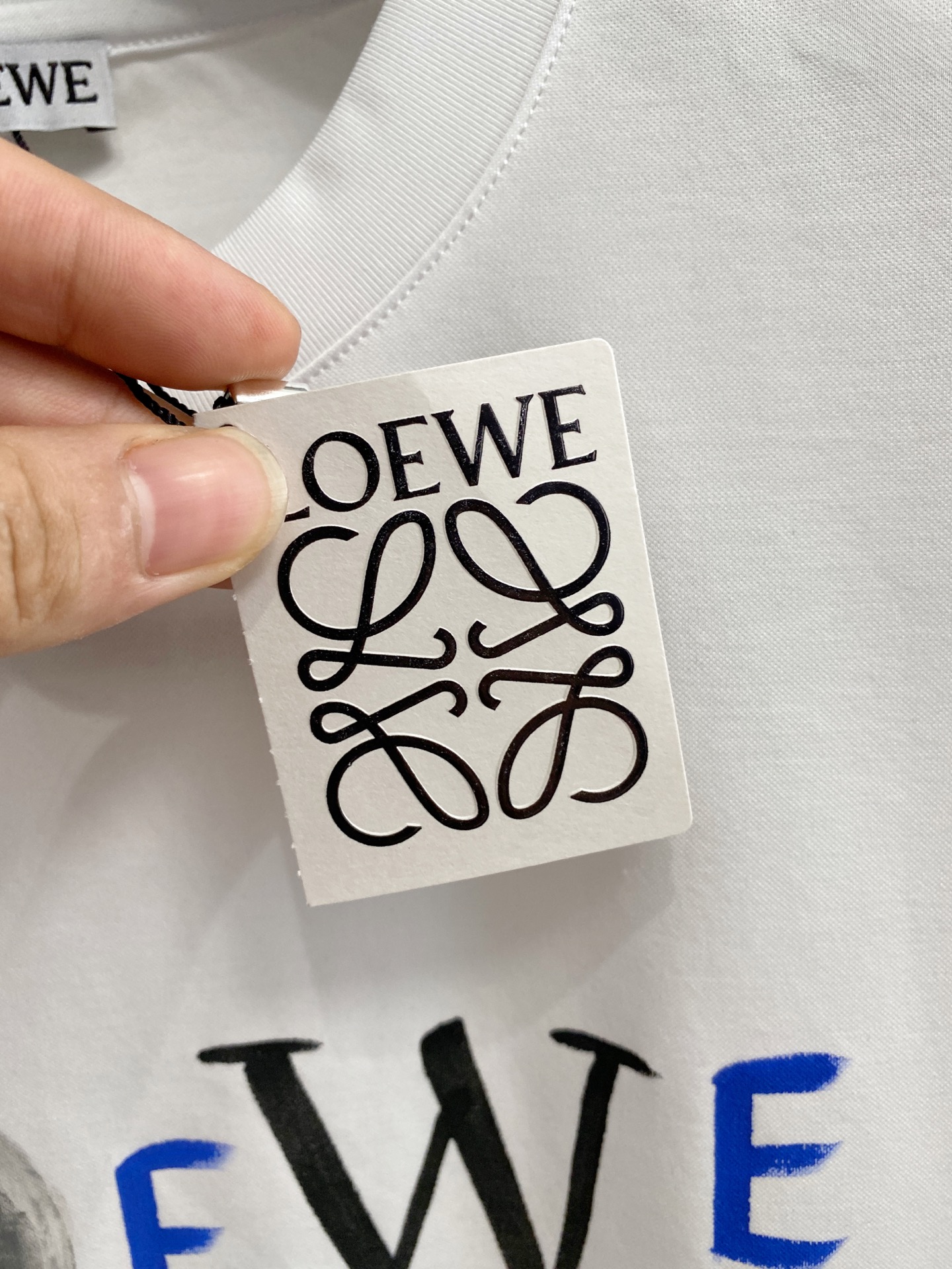  路易威登 2025春夏新款首发专柜最新款圆领短袖 高端订制 设计前卫时尚！品牌logo重工艺设计 高端