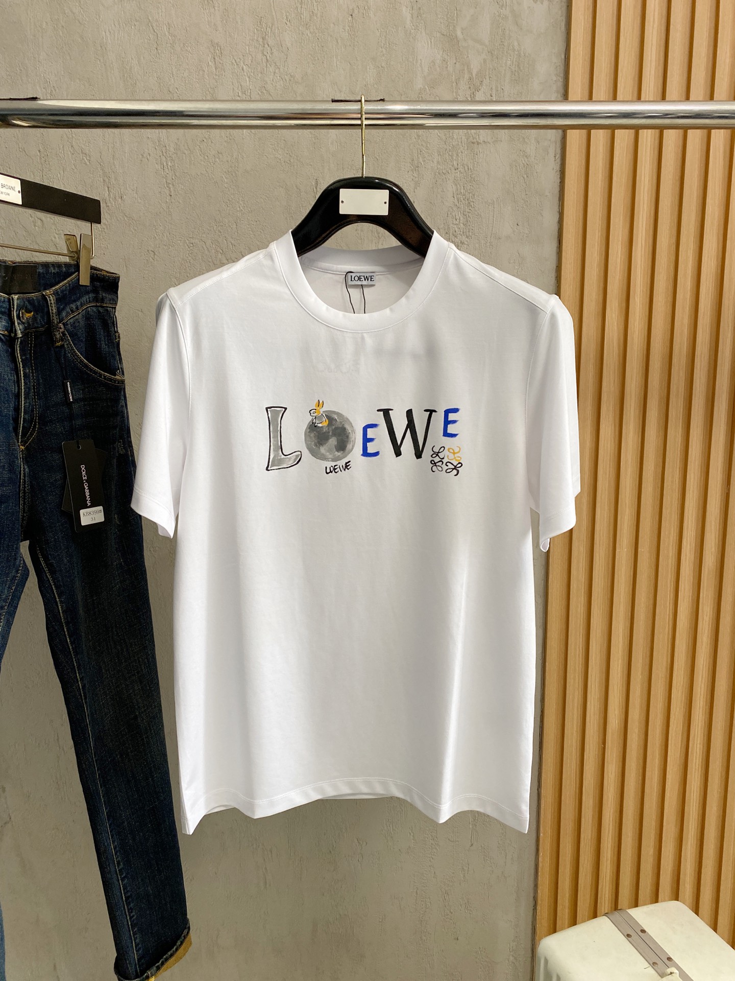  路易威登 2025春夏新款首发专柜最新款圆领短袖 高端订制 设计前卫时尚！品牌logo重工艺设计 高端