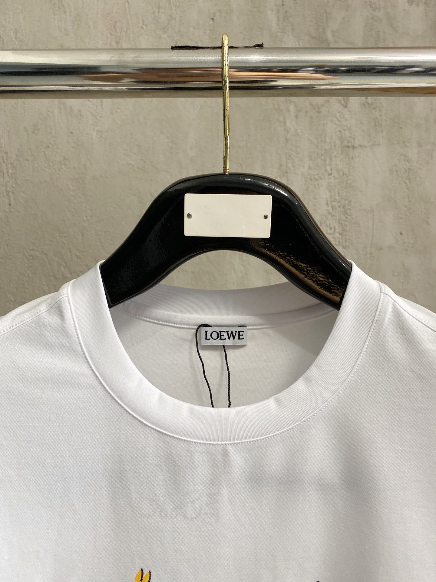  路易威登 2025春夏新款首发专柜最新款圆领短袖 高端订制 设计前卫时尚！品牌logo重工艺设计 高端