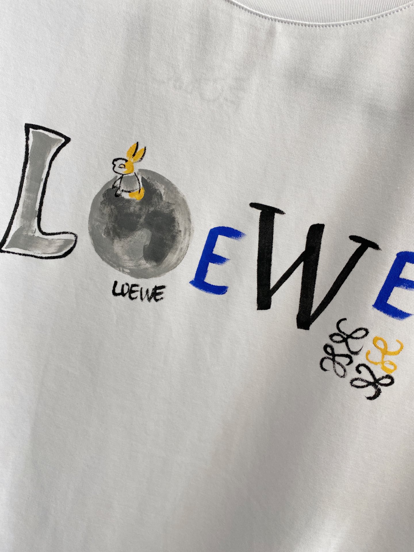  路易威登 2025春夏新款首发专柜最新款圆领短袖 高端订制 设计前卫时尚！品牌logo重工艺设计 高端