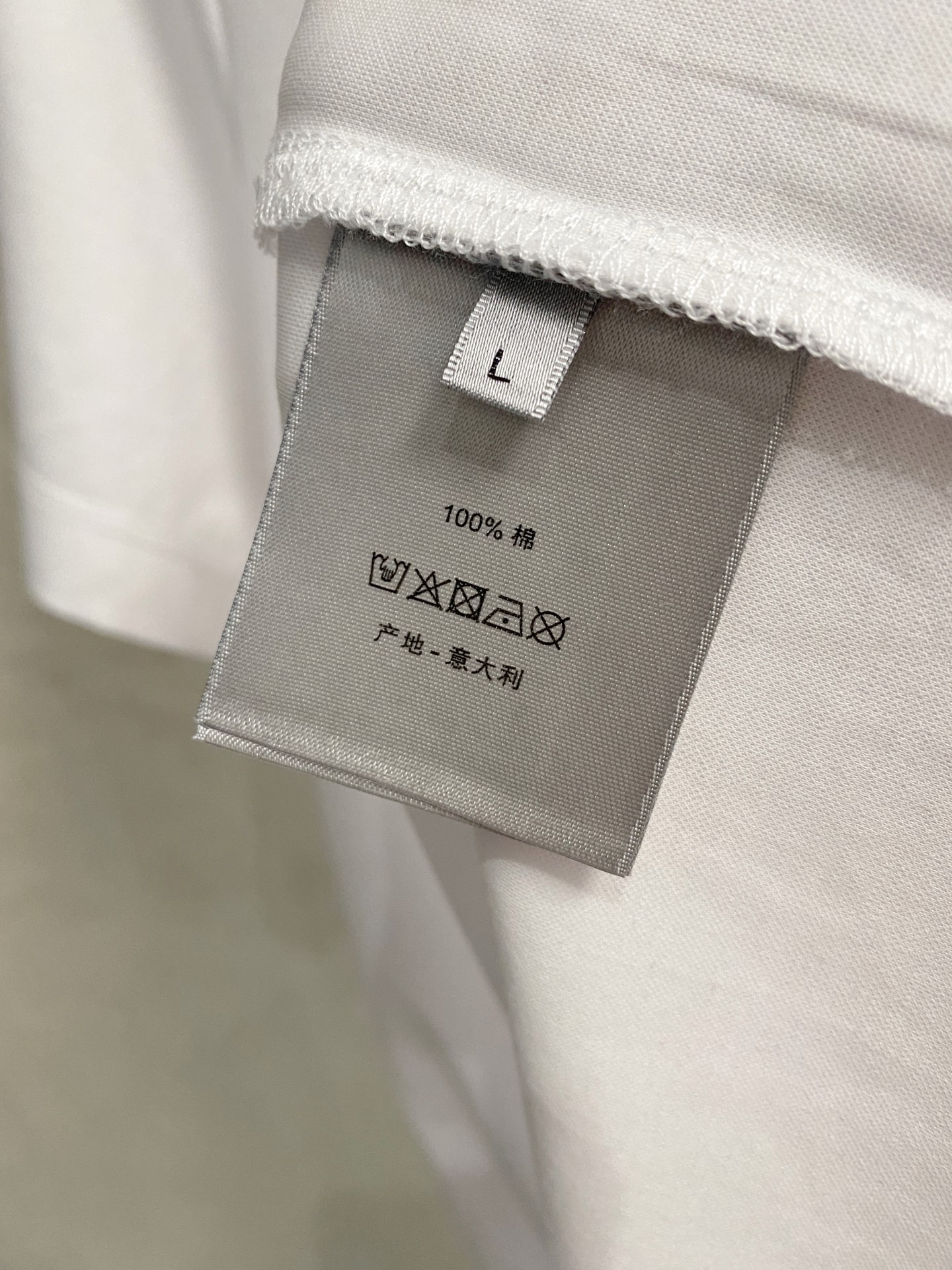 迪奥 2025春夏新款首发专柜最新款圆领短袖 高端订制 设计前卫时尚！品牌logo重工艺设计 高端定制1