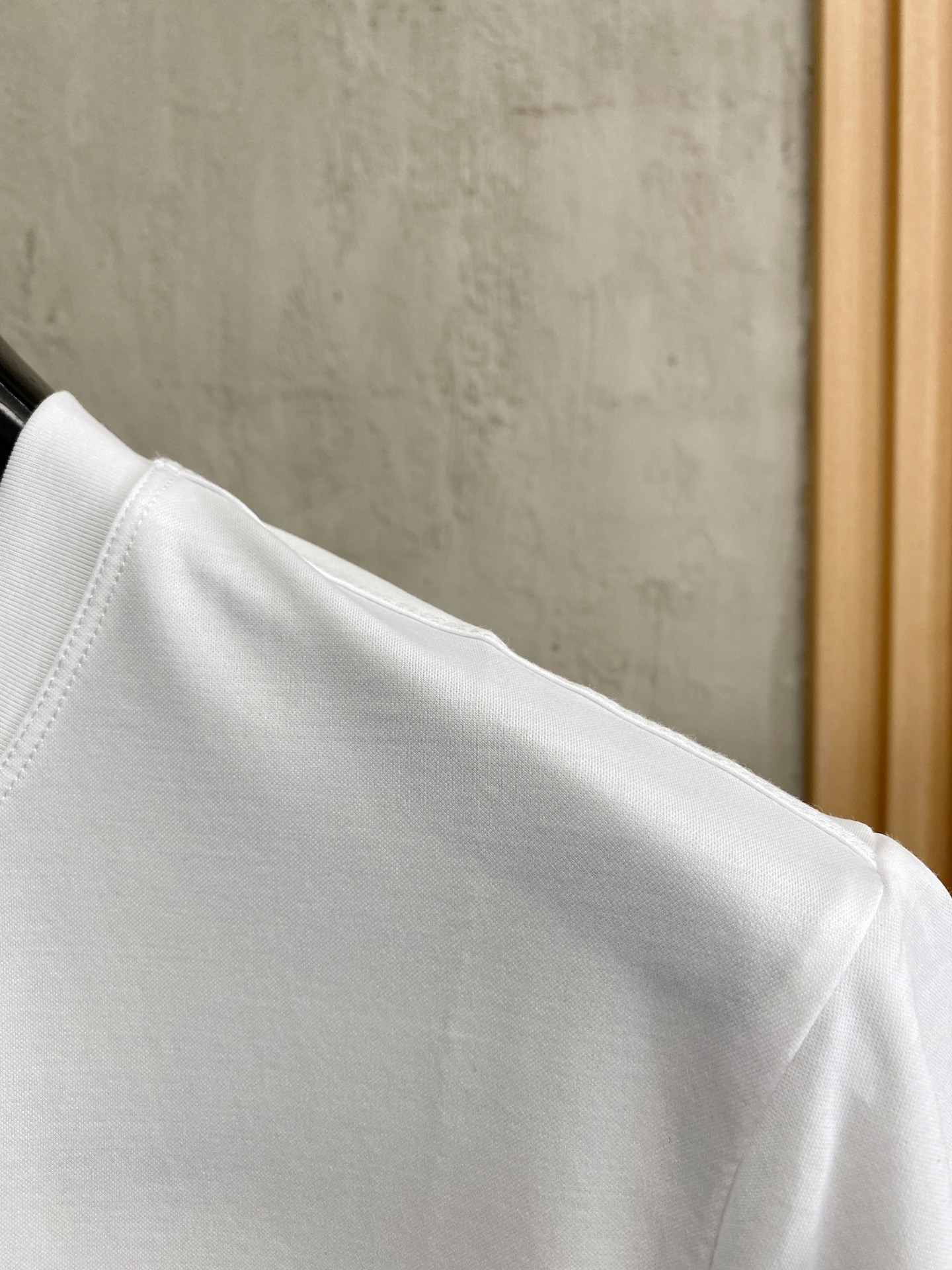  迪奥 2025春夏新款首发专柜最新款圆领短袖 高端订制 设计前卫时尚！品牌logo重工艺设计 高端定制