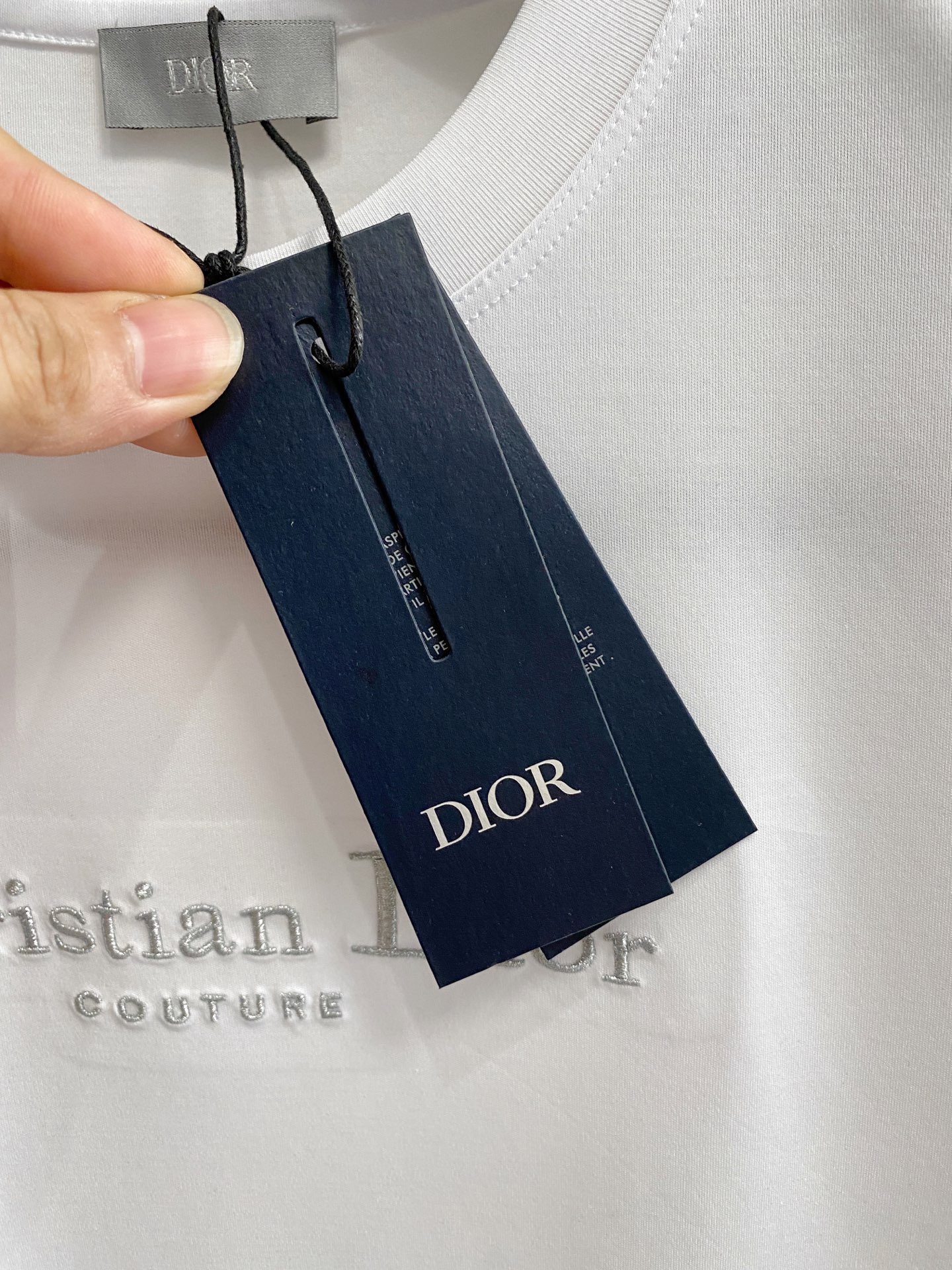  迪奥 2025春夏新款首发专柜最新款圆领短袖 高端订制 设计前卫时尚！品牌logo重工艺设计 高端定制