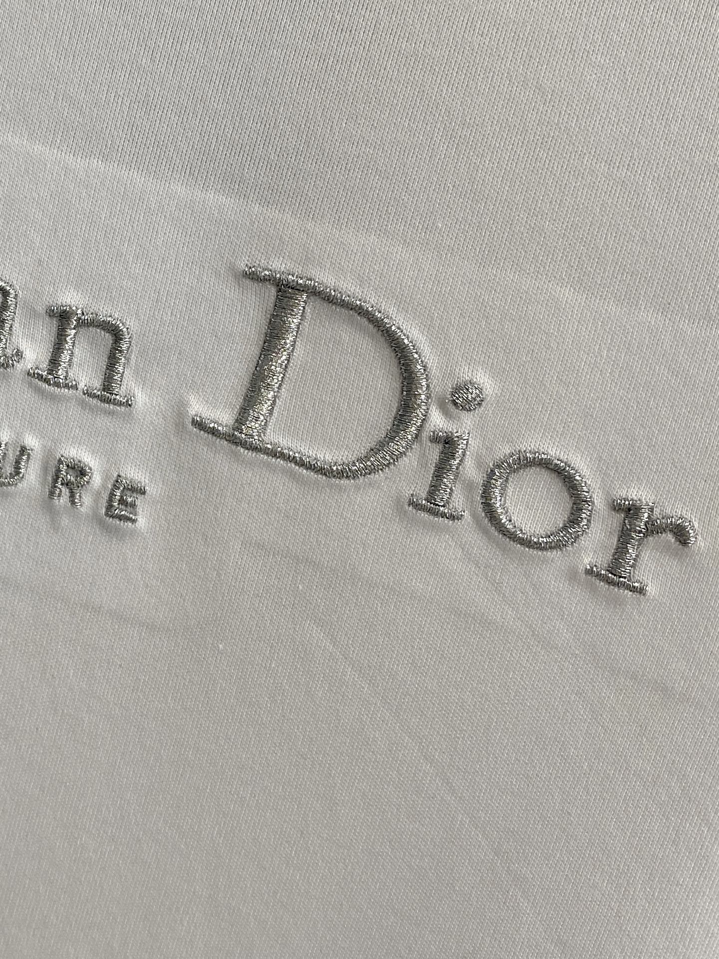  迪奥 2025春夏新款首发专柜最新款圆领短袖 高端订制 设计前卫时尚！品牌logo重工艺设计 高端定制