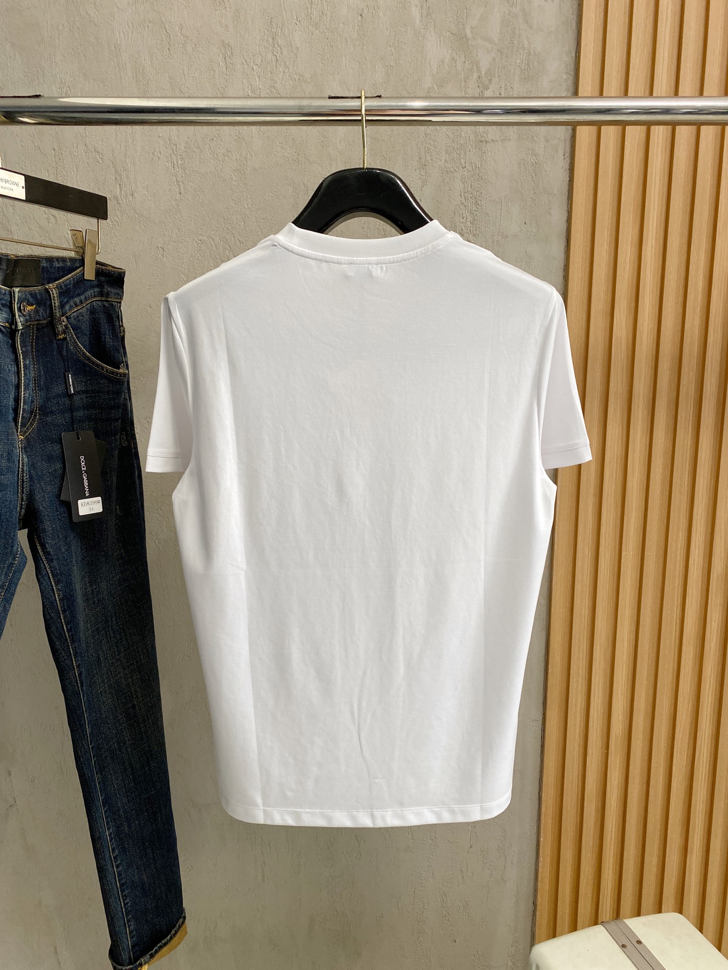  迪奥 2025春夏新款首发专柜最新款圆领短袖 高端订制 设计前卫时尚！品牌logo重工艺设计 高端定制