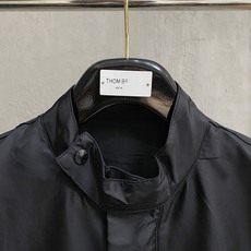 普拉达 2024SS秋冬新品休闲夹克外套,客供锦纶聚酯纤维棉混纺材质,器械型细点针织而成,纹理的造就基能 普拉达 2024SS秋冬新品休闲夹克外套,客供锦纶聚酯纤维棉混纺材质,器械型细点针织而成,纹理的造就基能