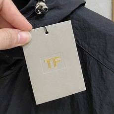 TF 2024SS秋冬新品休闲夹克外套,客供锦纶聚酯纤维棉混纺材质,器械型细点针织而成,纹理的造就基能 TF 2024SS秋冬新品休闲夹克外套,客供锦纶聚酯纤维棉混纺材质,器械型细点针织而成,纹理的造就基能