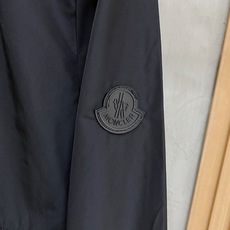 蒙口 2024SS秋冬新品休闲夹克外套,客供锦纶聚酯纤维棉混纺材质,器械型细点针织而成,纹理的造就基能非 蒙口 2024SS秋冬新品休闲夹克外套,客供锦纶聚酯纤维棉混纺材质,器械型细点针织而成,纹理的造就基能非