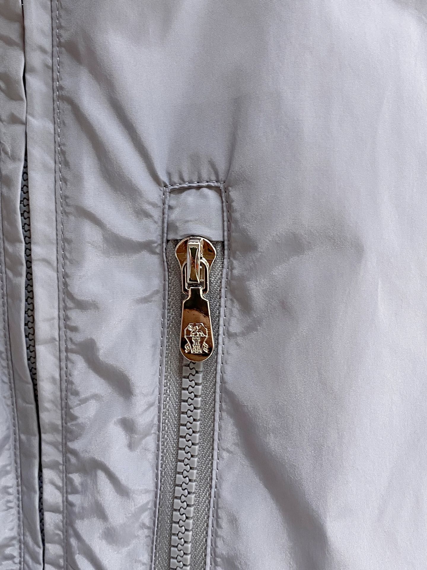 bc 2024SS秋冬新品休闲夹克外套，客供锦纶聚酯纤维棉混纺材质，器械型细点针织而成，纹理的造就基能非