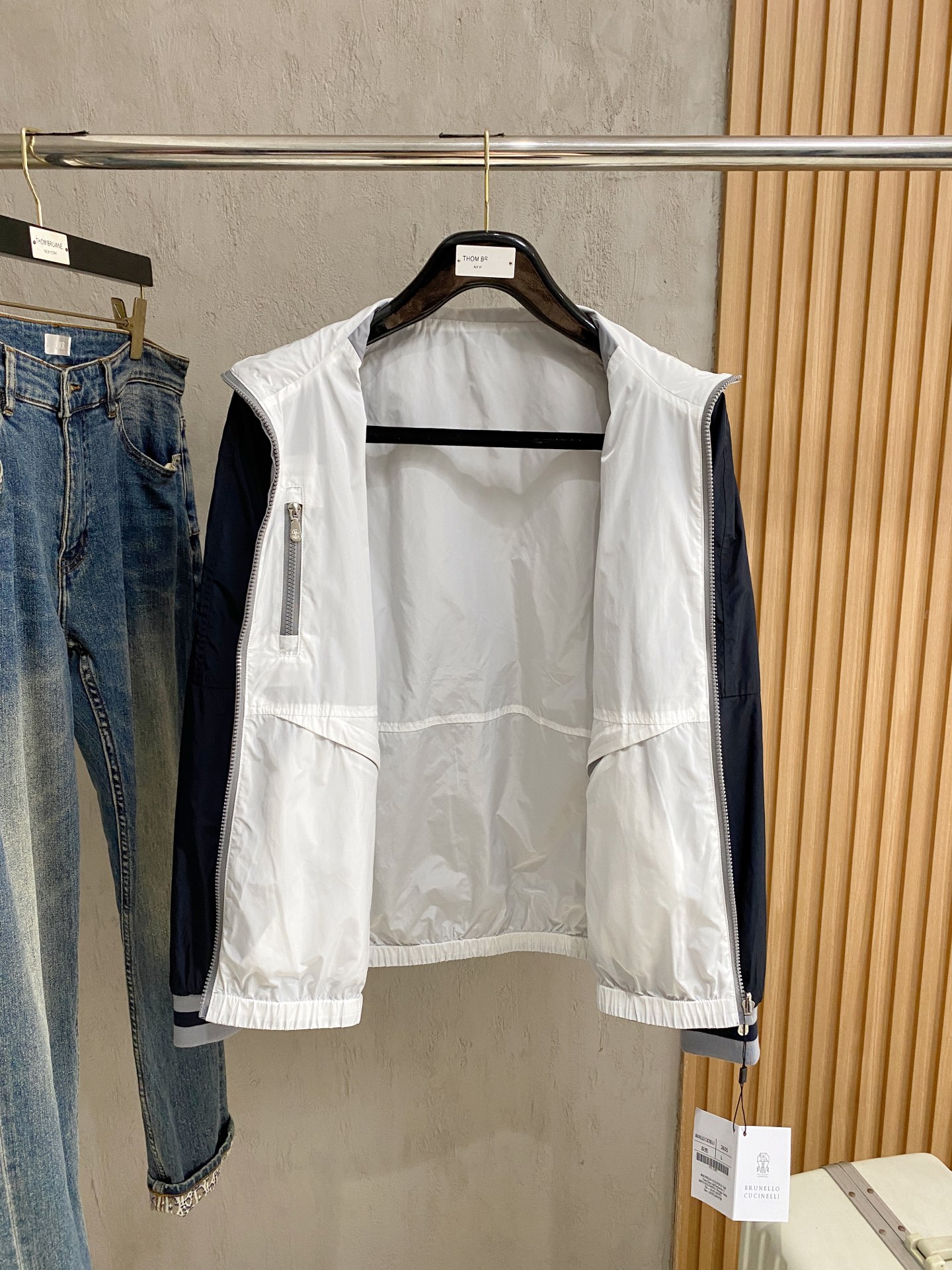 bc 2024SS秋冬新品休闲夹克外套，客供锦纶聚酯纤维棉混纺材质，器械型细点针织而成，纹理的造就基能非