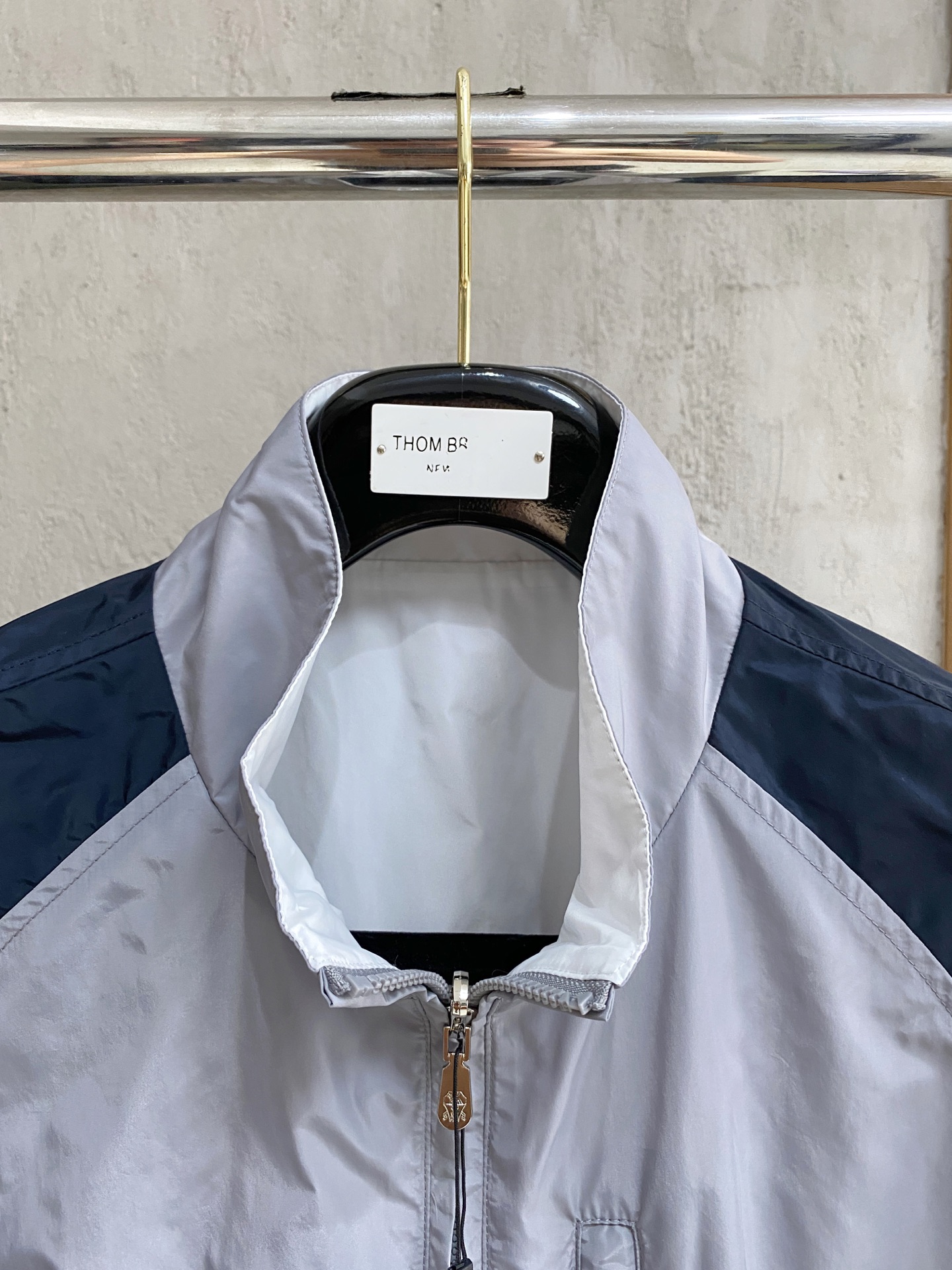 bc 2024SS秋冬新品休闲夹克外套，客供锦纶聚酯纤维棉混纺材质，器械型细点针织而成，纹理的造就基能非