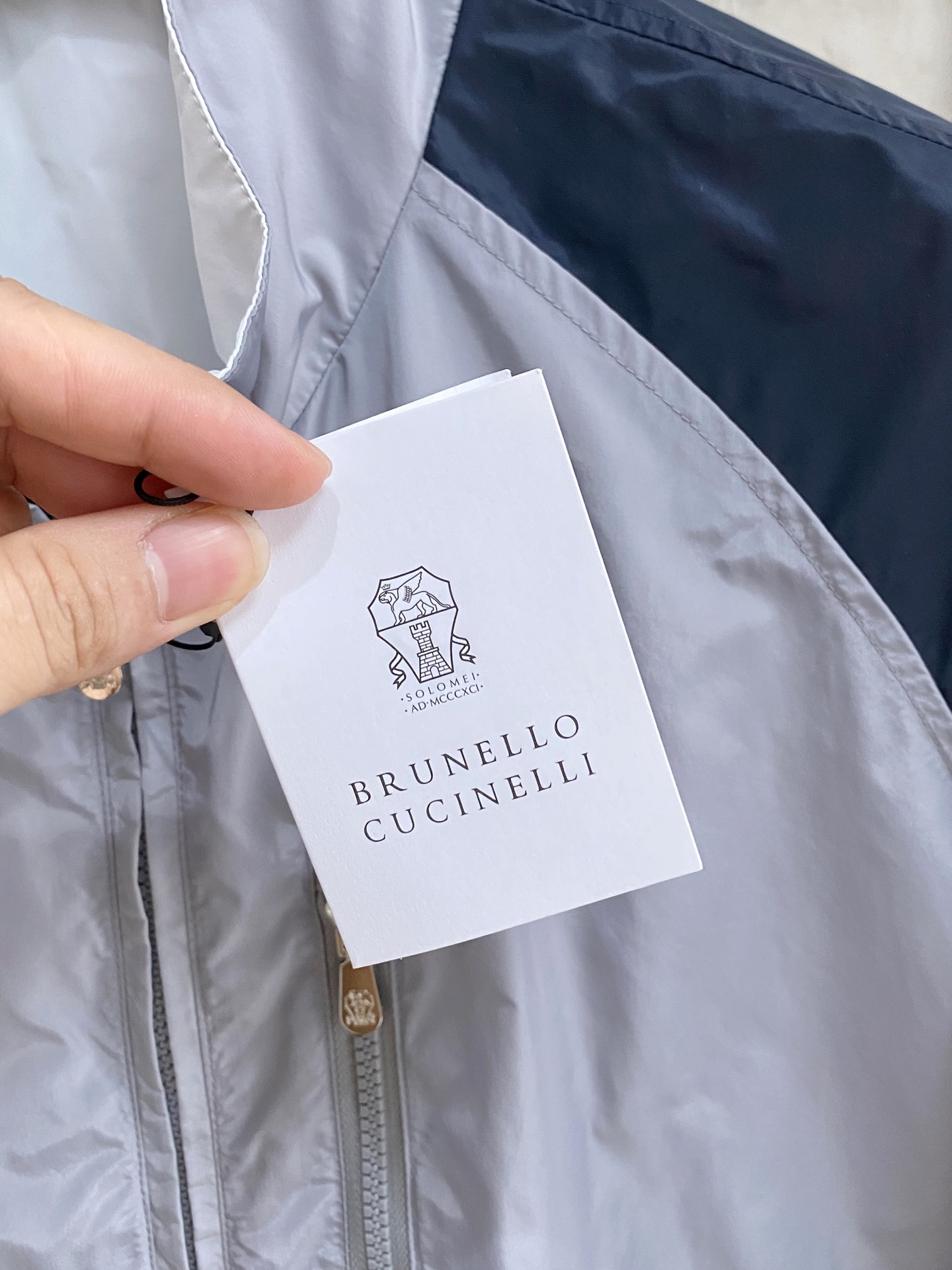 bc 2024SS秋冬新品休闲夹克外套，客供锦纶聚酯纤维棉混纺材质，器械型细点针织而成，纹理的造就基能非