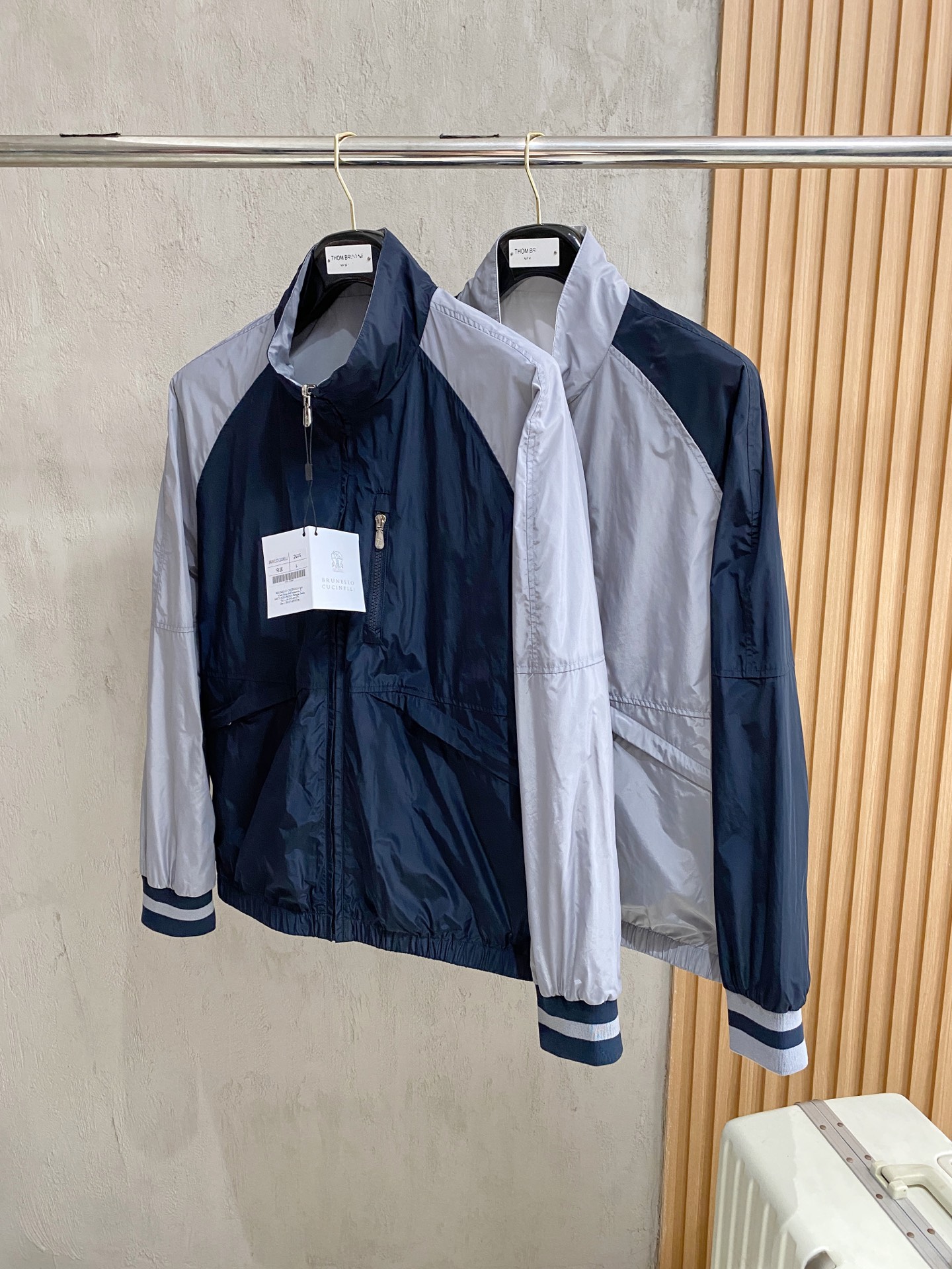 bc 2024SS秋冬新品休闲夹克外套，客供锦纶聚酯纤维棉混纺材质，器械型细点针织而成，纹理的造就基能非