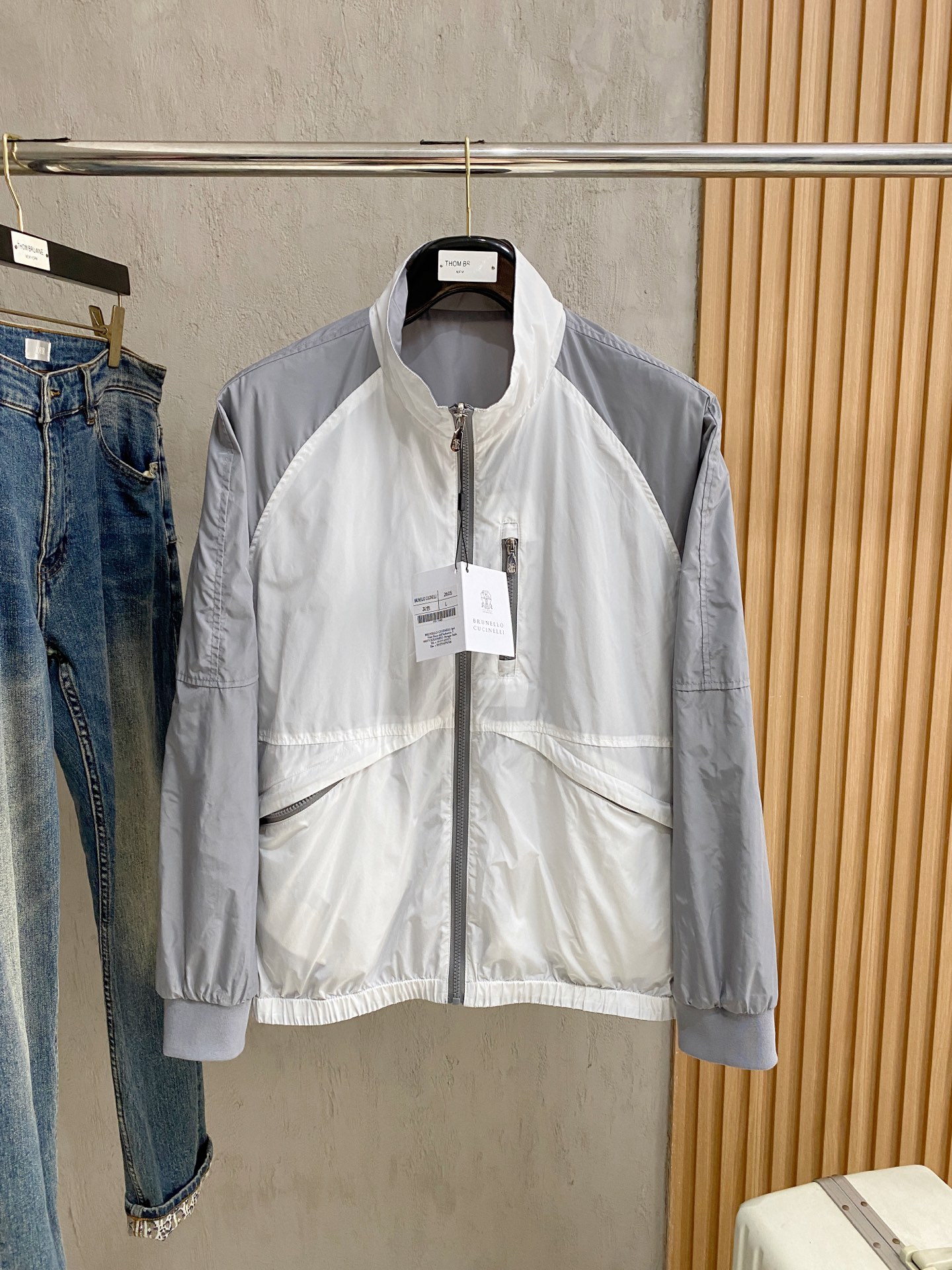 bc 2024SS秋冬新品休闲夹克外套，客供锦纶聚酯纤维棉混纺材质，器械型细点针织而成，纹理的造就基能非