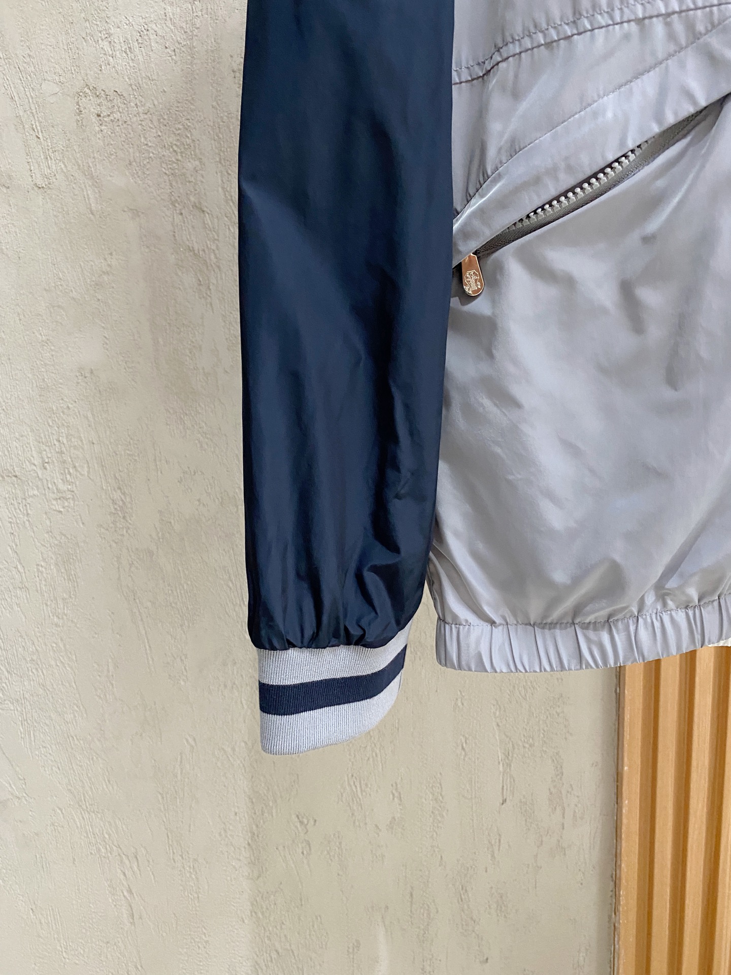 bc 2024SS秋冬新品休闲夹克外套，客供锦纶聚酯纤维棉混纺材质，器械型细点针织而成，纹理的造就基能非