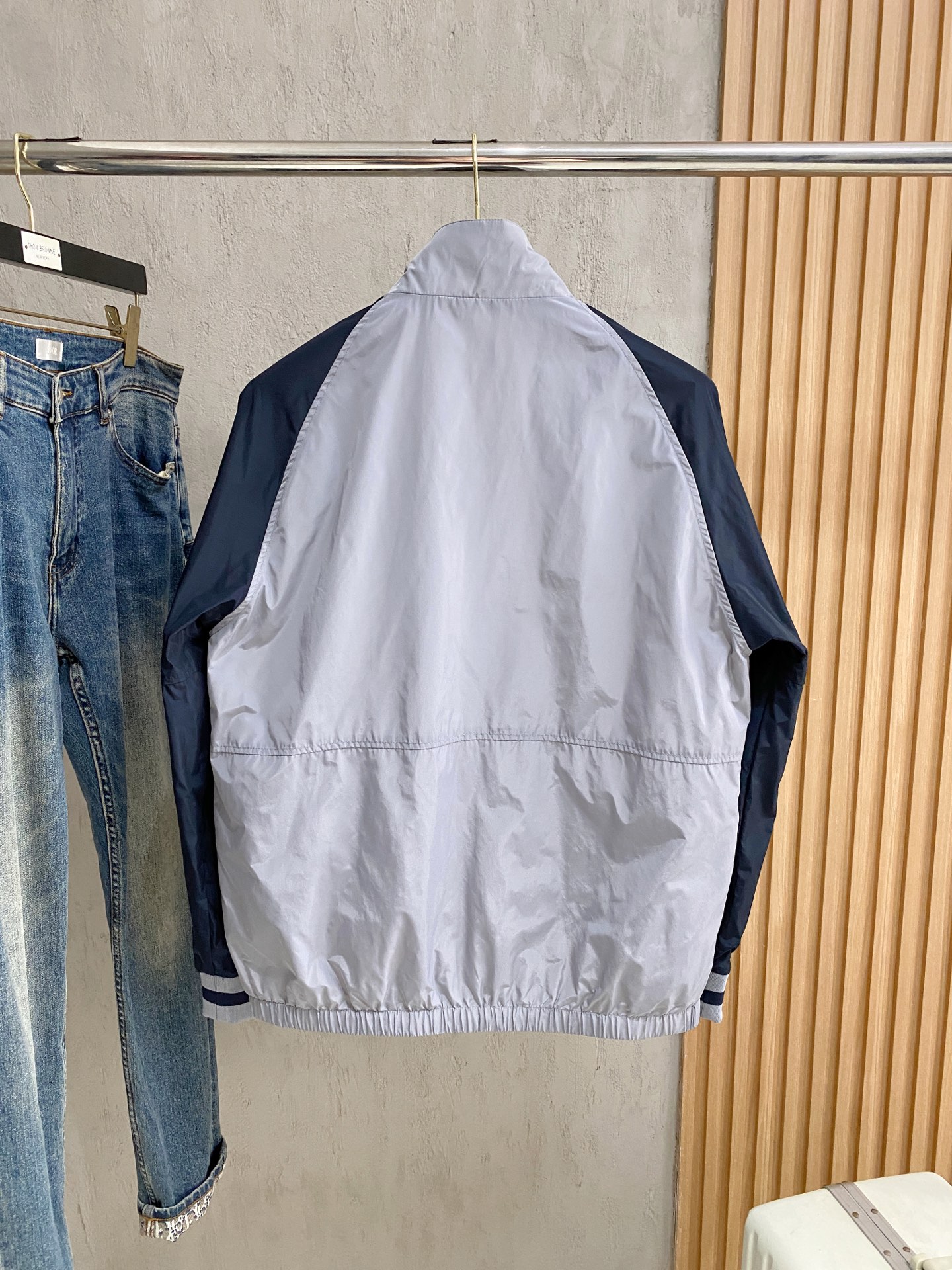 bc 2024SS秋冬新品休闲夹克外套，客供锦纶聚酯纤维棉混纺材质，器械型细点针织而成，纹理的造就基能非