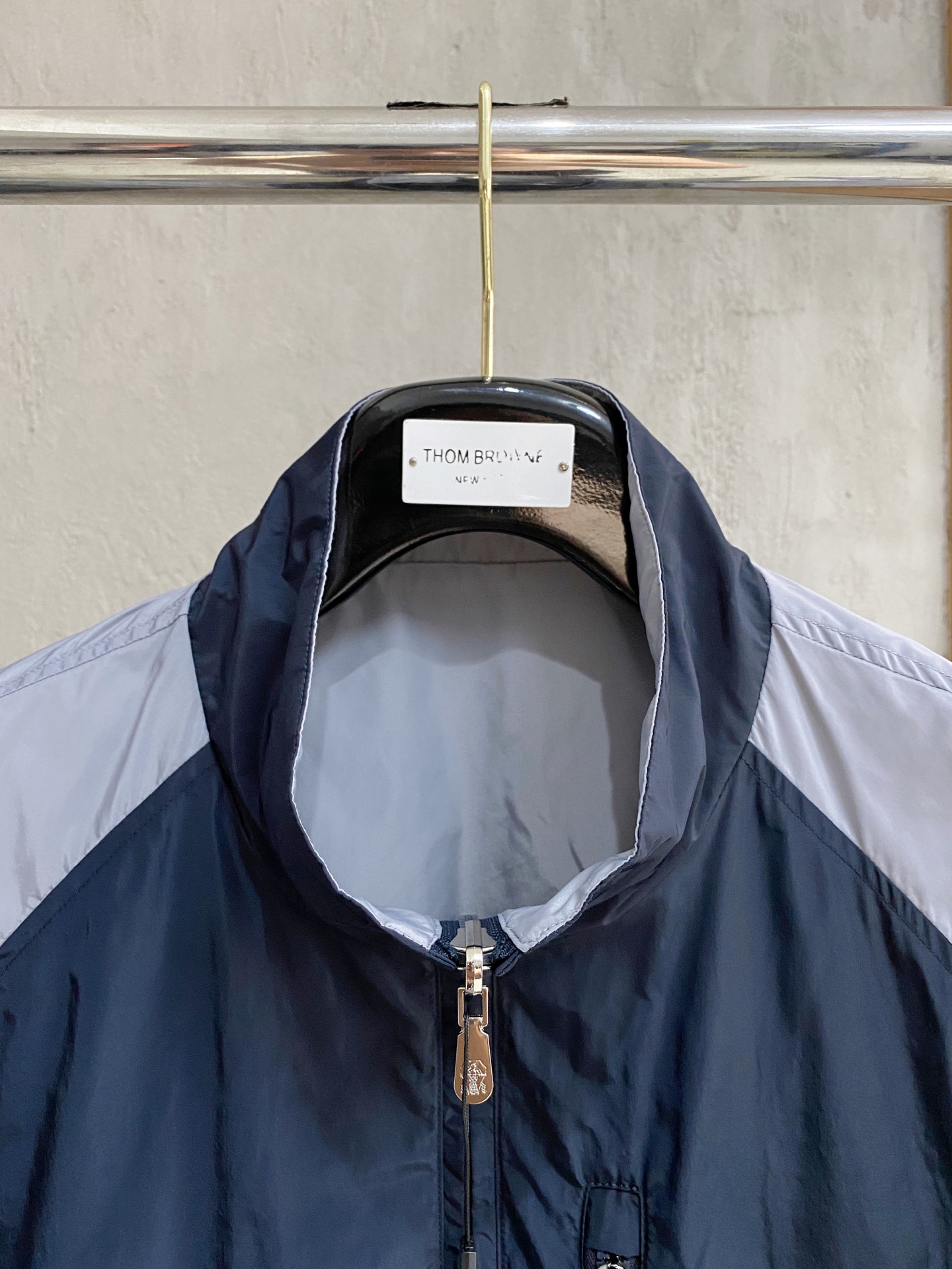 bc 2024SS秋冬新品休闲夹克外套，客供锦纶聚酯纤维棉混纺材质，器械型细点针织而成，纹理的造就基能非