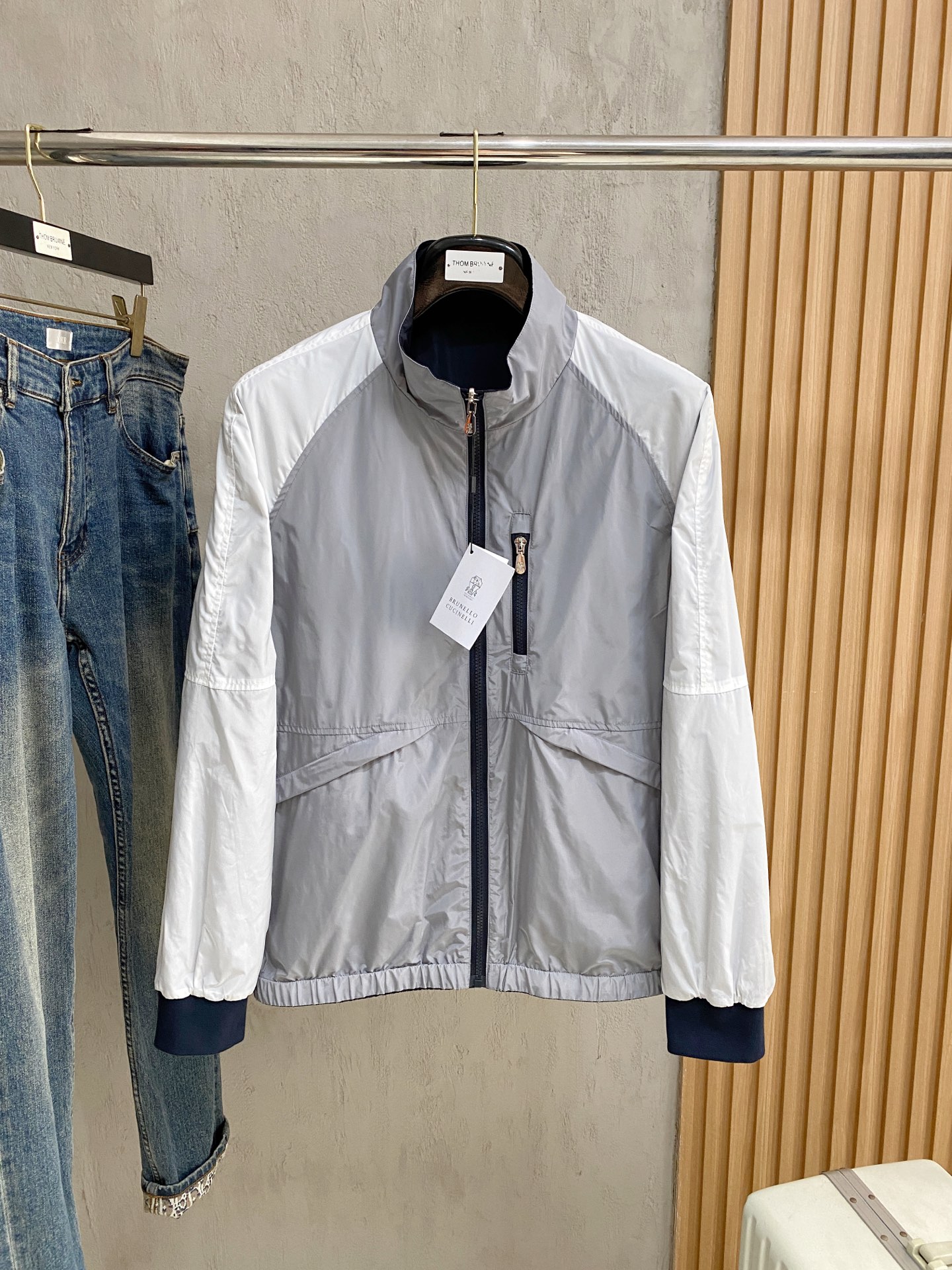 bc 2024SS秋冬新品休闲夹克外套，客供锦纶聚酯纤维棉混纺材质，器械型细点针织而成，纹理的造就基能非