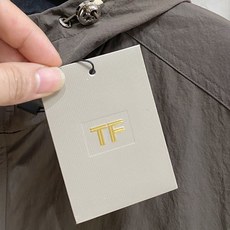 TF 2024SS秋冬新品休闲夹克外套,客供锦纶聚酯纤维棉混纺材质,器械型细点针织而成,纹理的造就基能 TF 2024SS秋冬新品休闲夹克外套,客供锦纶聚酯纤维棉混纺材质,器械型细点针织而成,纹理的造就基能