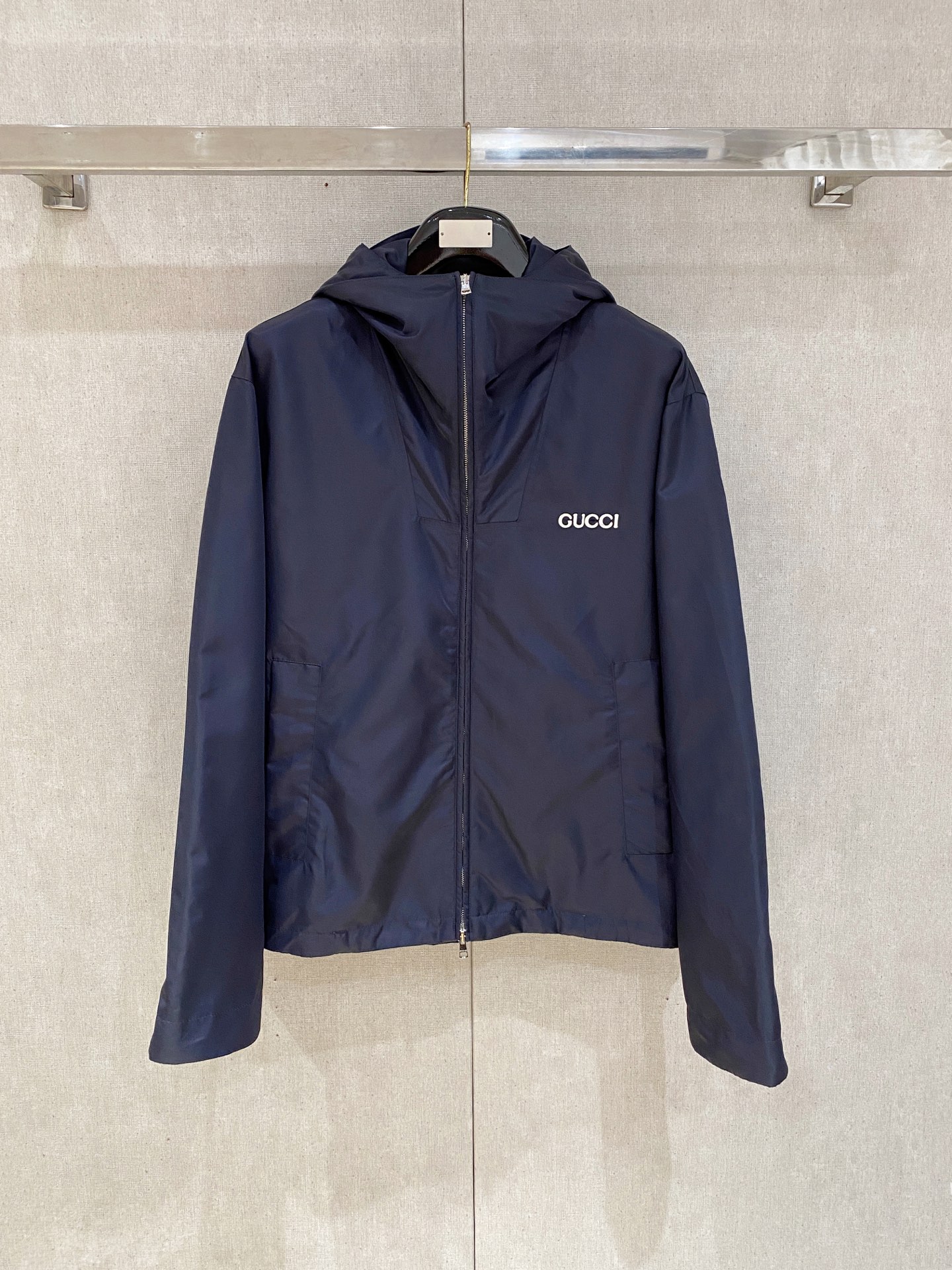 NO:509169,Top version G family official website has the same model, complete three standards!  New men's jacket, fashionable and casual high-end version!  Customized fabrics for counters are breathable and comfortable, with impeccable details, and the brand element design concept reflects high quality. The feel is delicate and soft!  It is casually cut, with a great upper body style!  Code number M-3Xl.,,gucci,jackets & coats,jackets & coats,alexander wang19860909顶级版本 G家官网同款,三标齐全！新款男士夹克外套,时尚休闲高端版本！专柜定制面料 透气舒适度高,细节无可挑剔,品牌元素设计理念,体现高品质.手感细腻柔软！呈现休闲裁剪,上身版型超赞！码数M-3Xl .,,gucci,jackets & coats,jackets & coats,alexander wang,Men's clothing