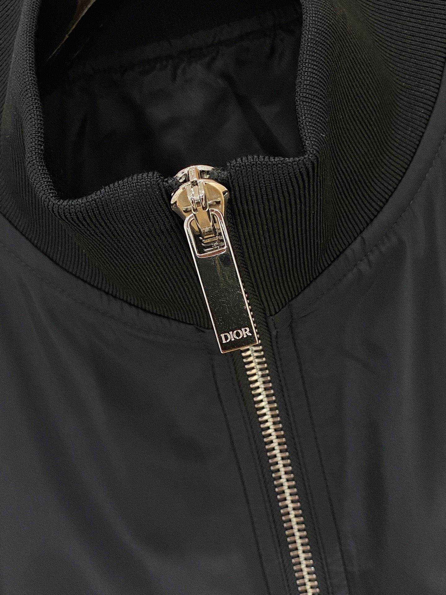 
Diro 官网同款，三标齐全！2025秋冬新款男士夹克外套，时尚休闲高端版本！专柜定制面料 透气舒适度