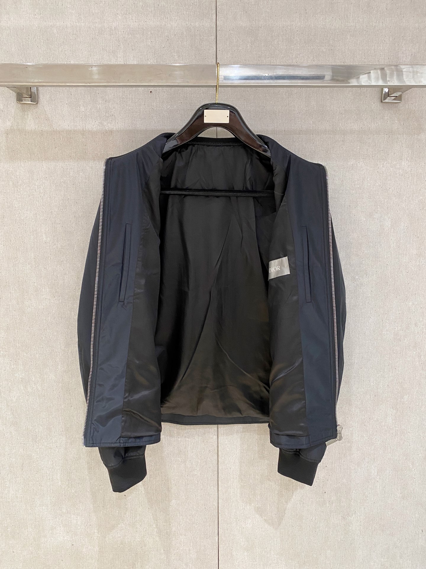 
Diro 官网同款，三标齐全！2025秋冬新款男士夹克外套，时尚休闲高端版本！专柜定制面料 透气舒适度