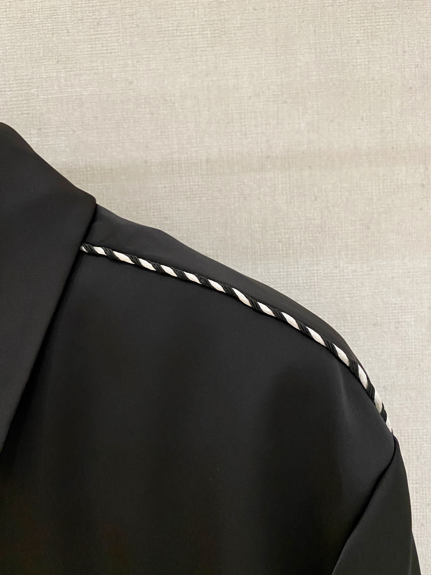  顶级版本
lv家官网同款，三标齐全！2025新款男士夹克外套，时尚休闲高端版本！专柜定制面料 透气舒适