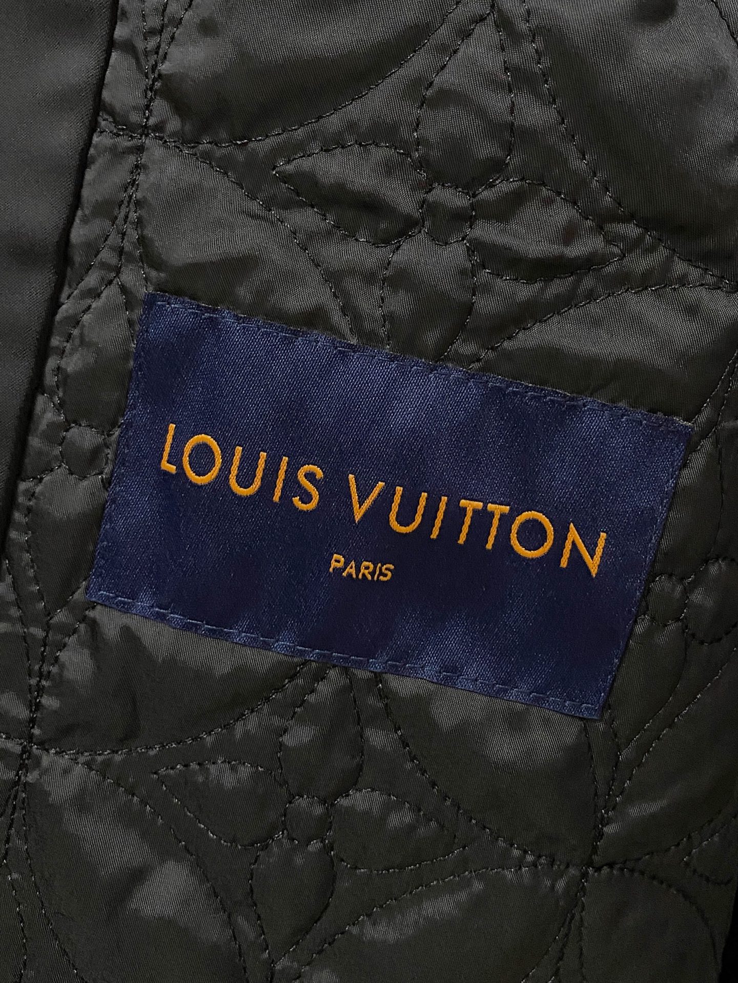  顶级版本
lv家官网同款，三标齐全！2025新款男士夹克外套，时尚休闲高端版本！专柜定制面料 透气舒适