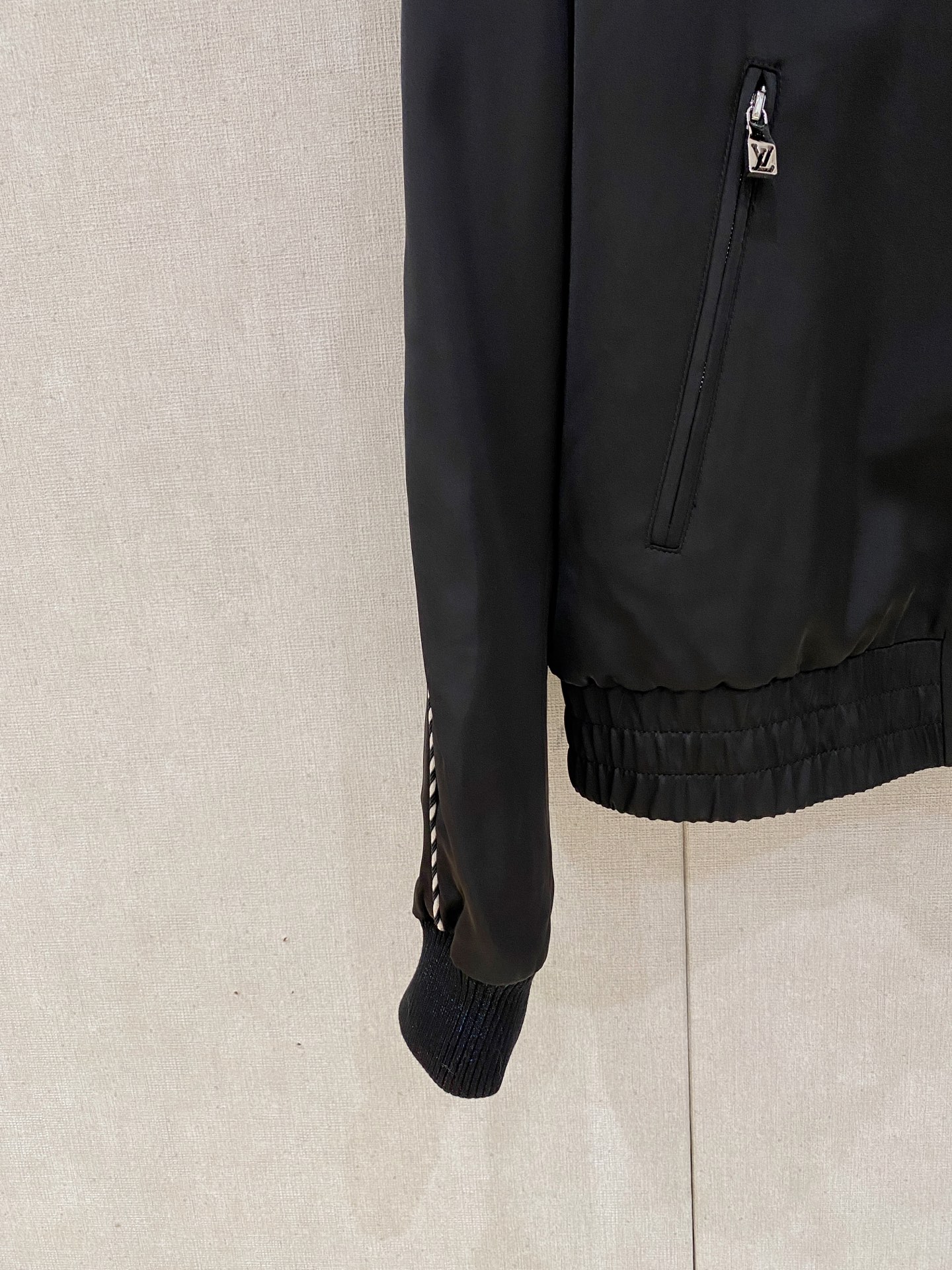  顶级版本
lv家官网同款，三标齐全！2025新款男士夹克外套，时尚休闲高端版本！专柜定制面料 透气舒适