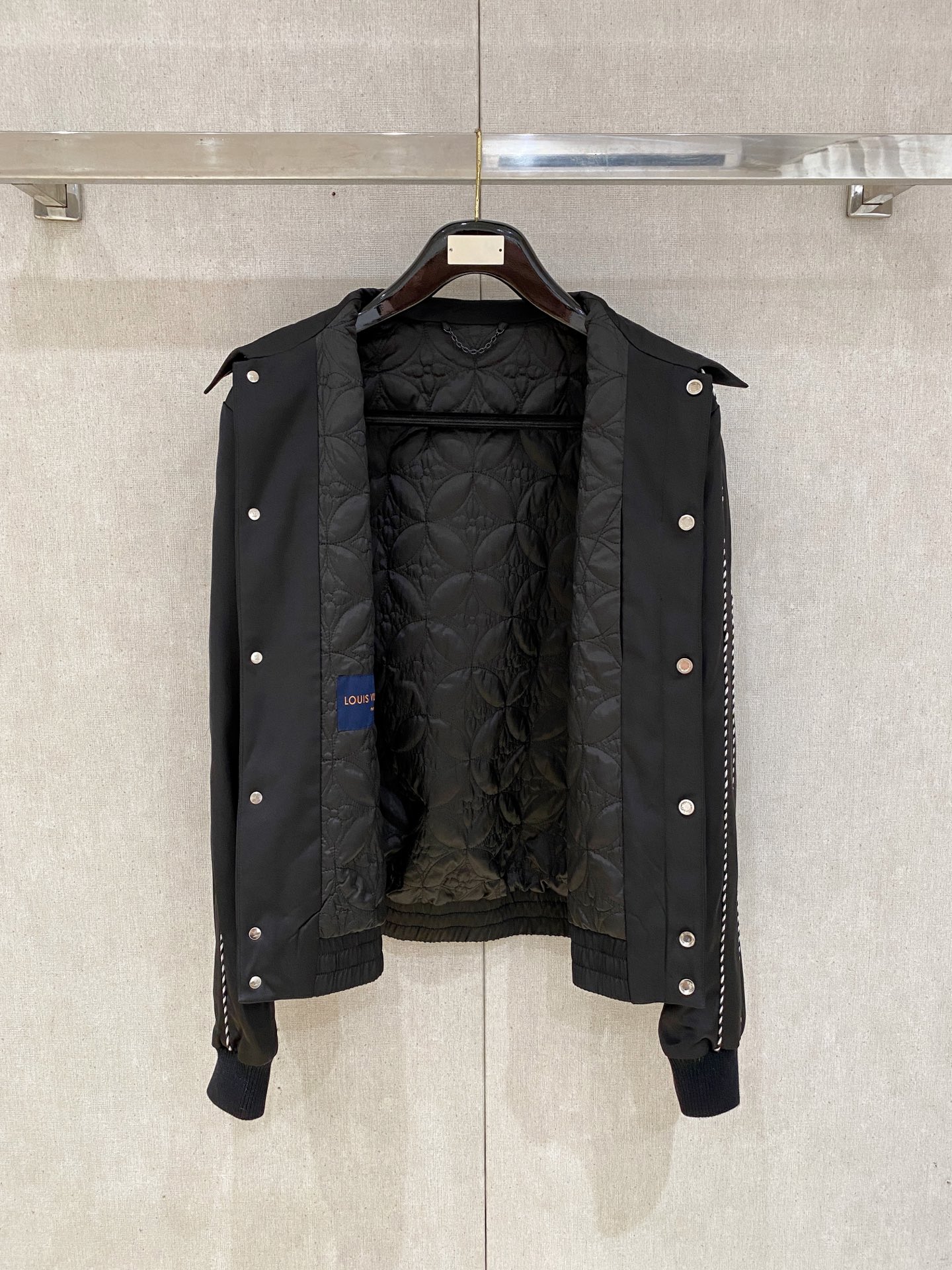  顶级版本
lv家官网同款，三标齐全！2025新款男士夹克外套，时尚休闲高端版本！专柜定制面料 透气舒适