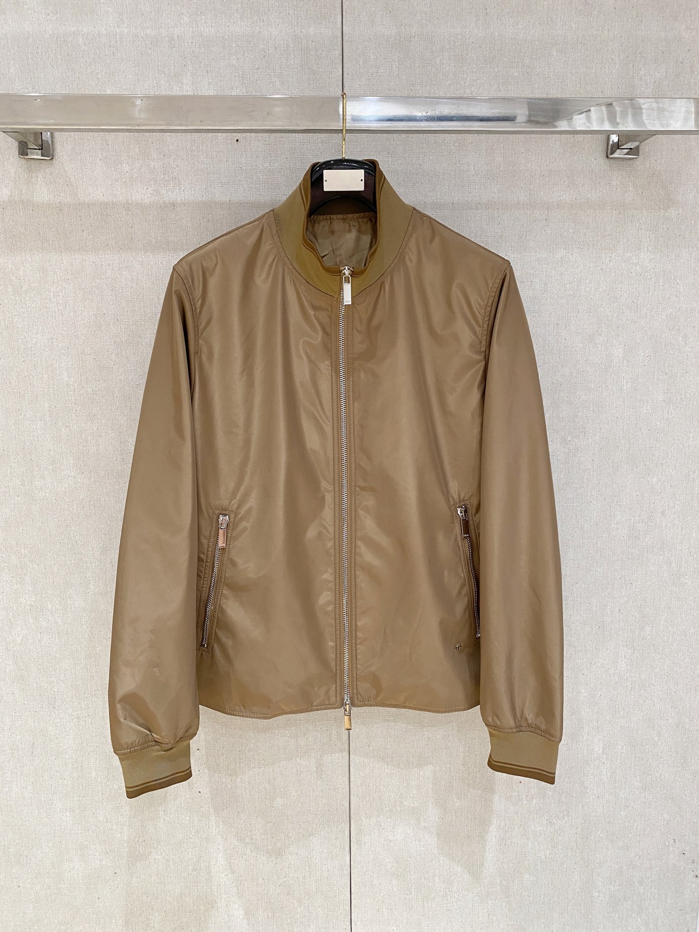 
Diro 官网同款，三标齐全！2025秋冬新款男士夹克外套，时尚休闲高端版本！专柜定制面料 透气舒适度